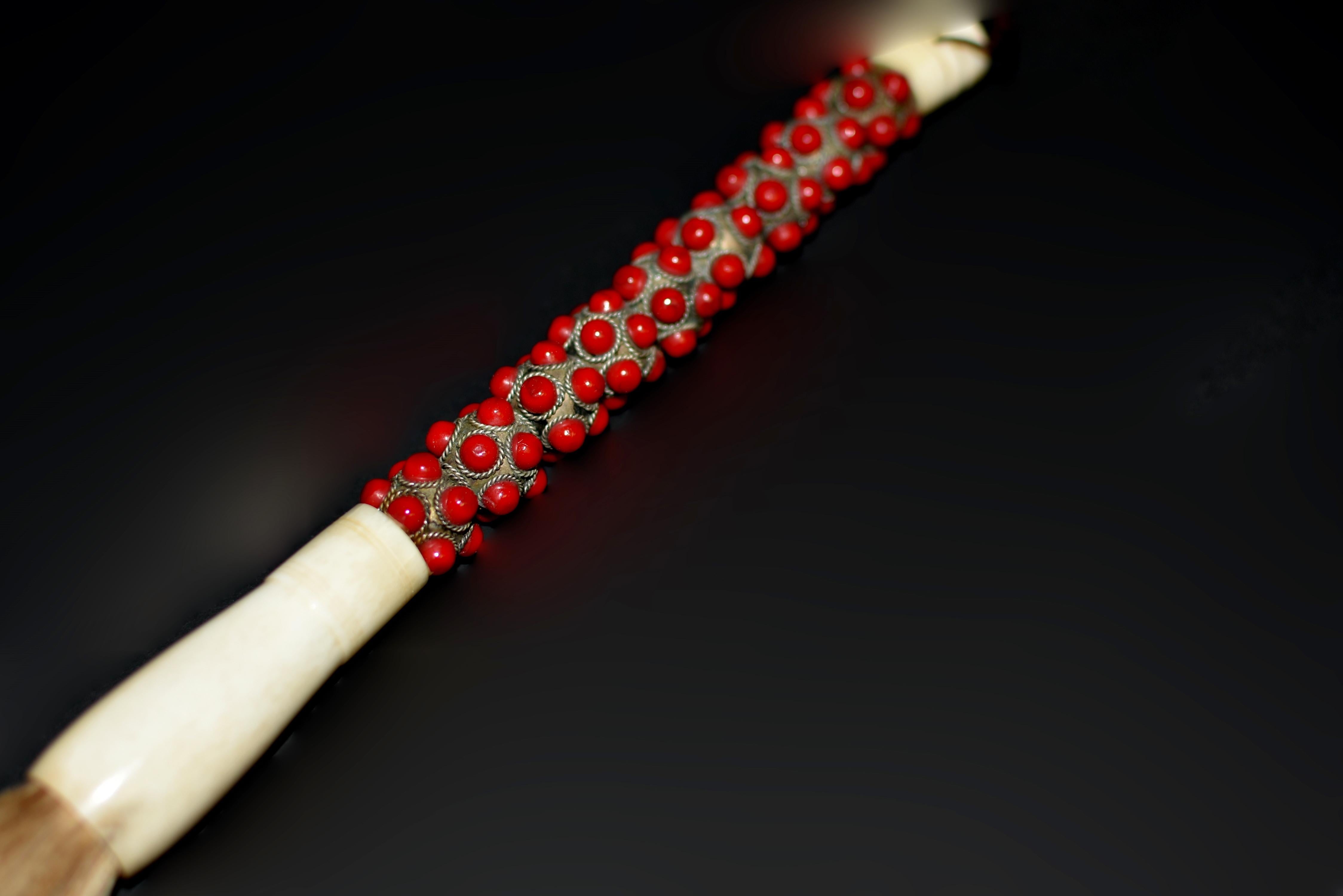Kalligraphie Pinsel Filigran Rot Koralle Faux im Angebot 2