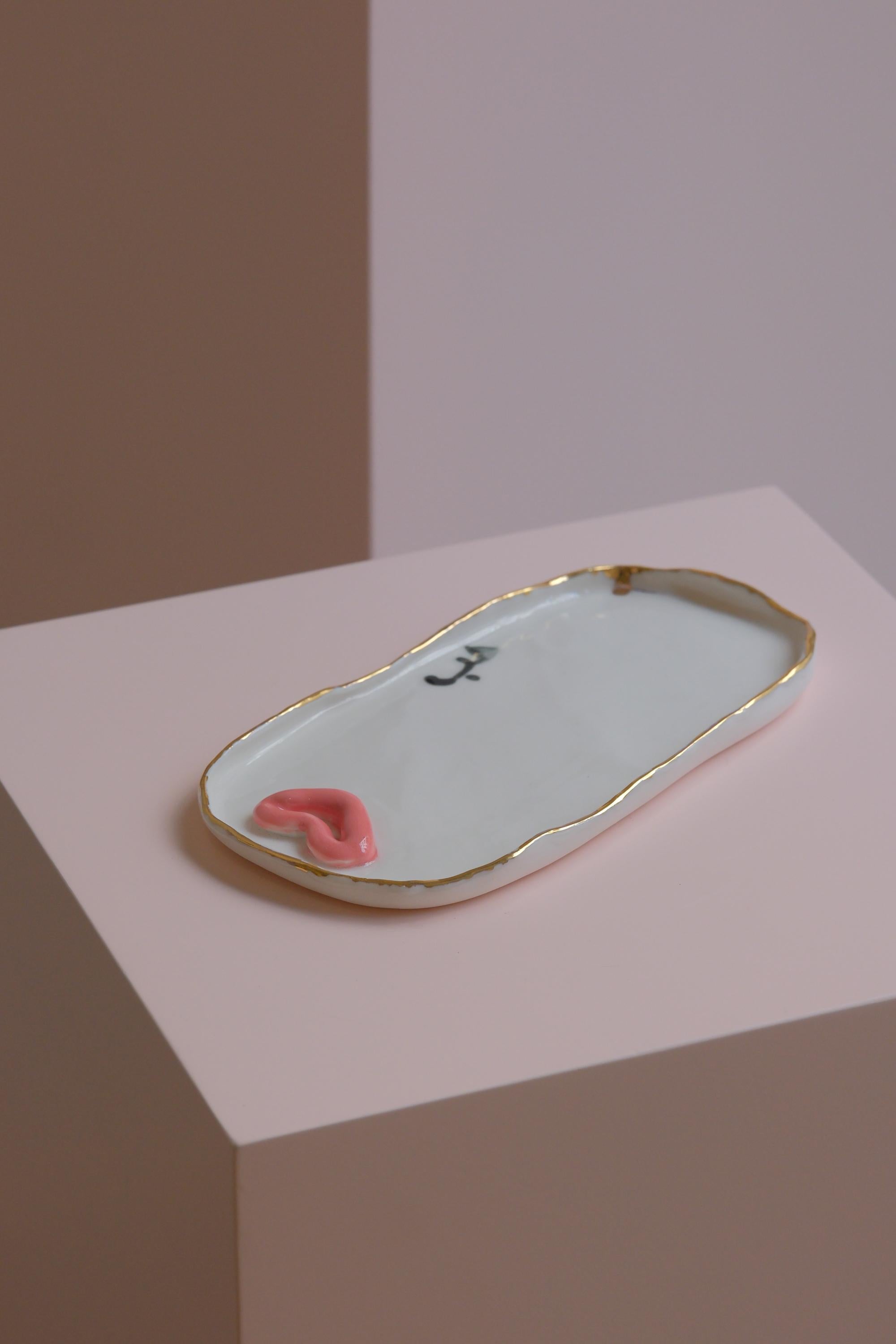 Bandeja de porcelana con caligrafía de Hania Jneid Hecho a mano en venta