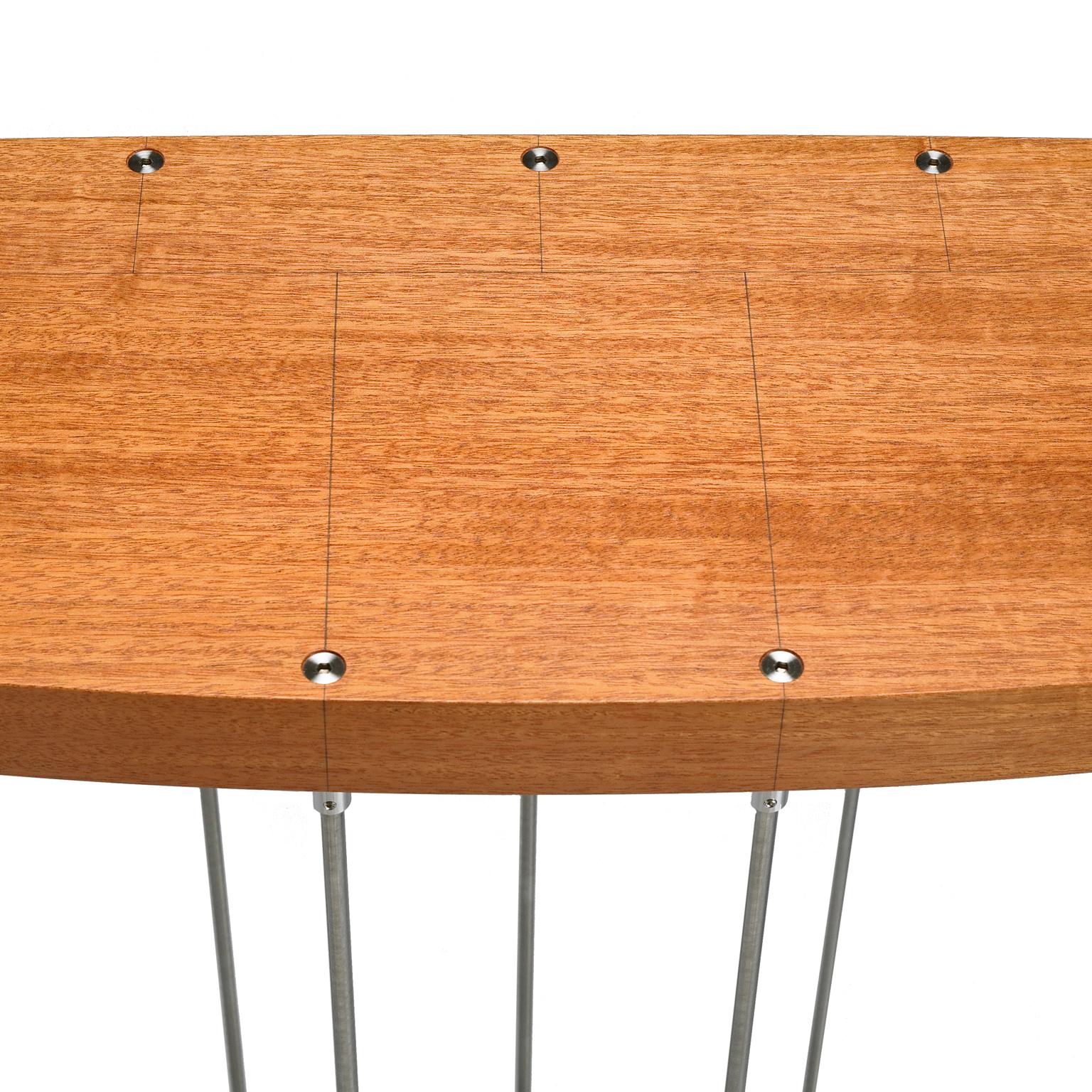 Moderne Table d'entrée moderne étroite de Peter Harrison. Métal et bois béton industriels en vente