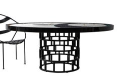 Table de salle à manger « Callisto's Crossing » surmontée de verre et base en fer émaillé noir