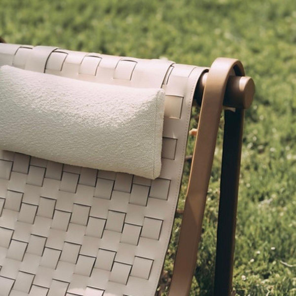Portugais Calma Lounge Chair, Retro-Inspired Contemporary en vente
