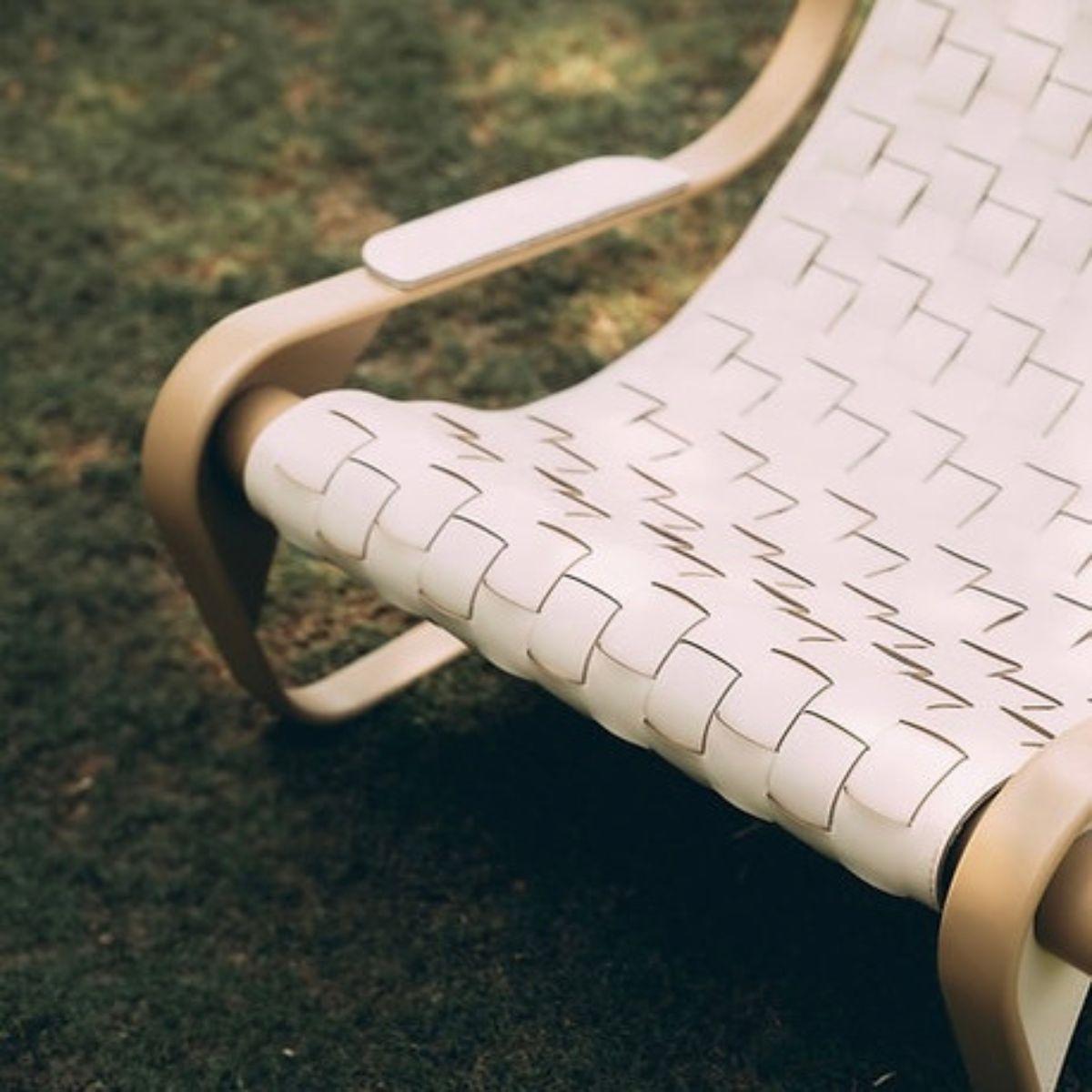 Calma Lounge Chair, Retro-Inspired Contemporary Neuf - En vente à Porto, PT