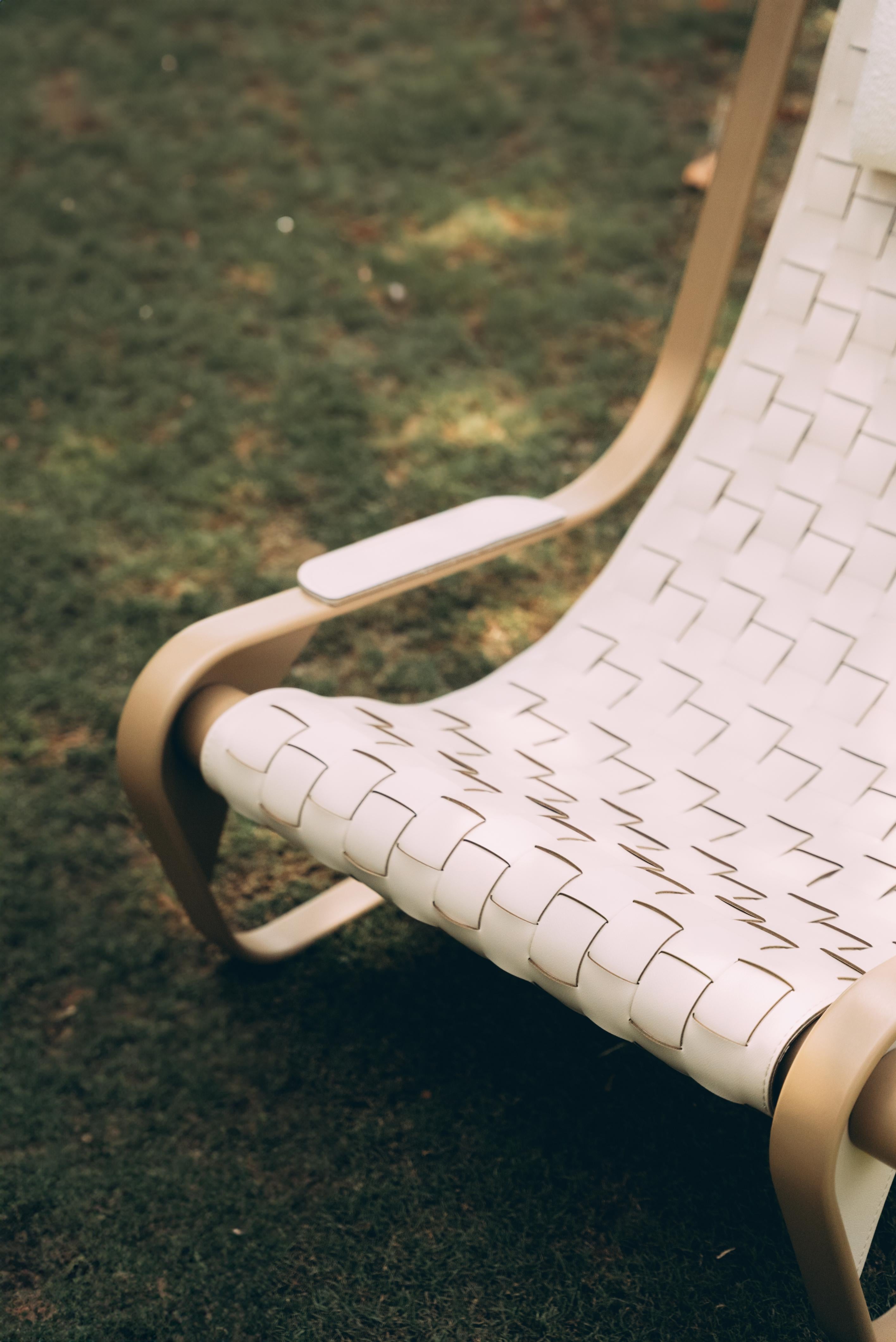 Aluminium Calma Lounge Chair, Retro-Inspired Contemporary en vente