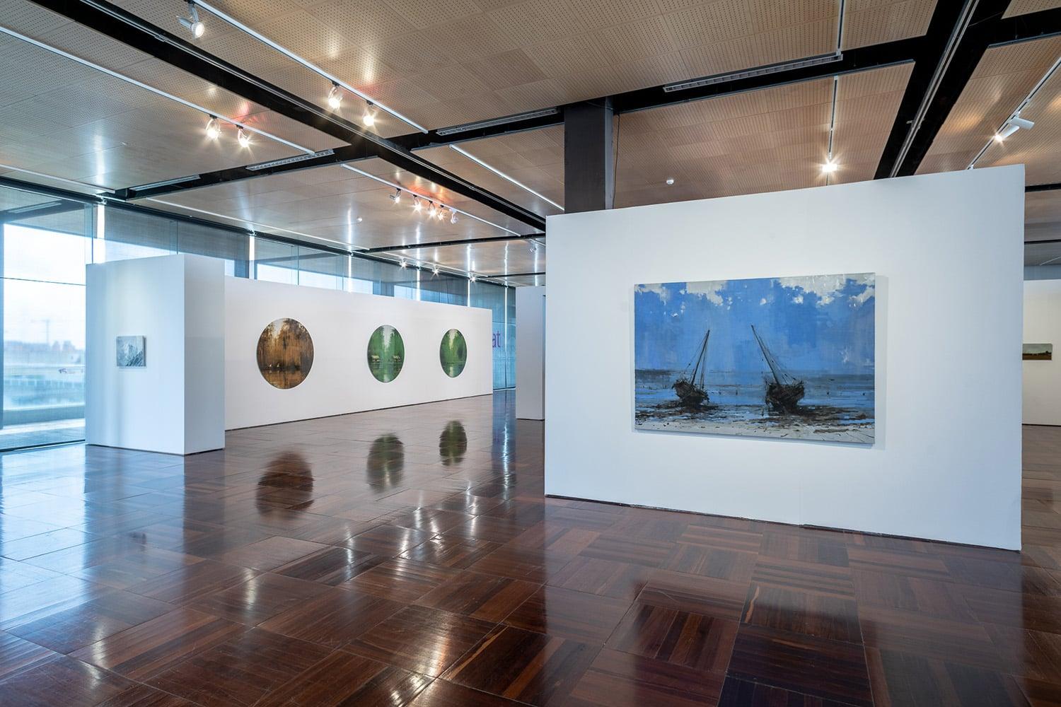 Todo avanza hacia su final V von Calo Carratalá - Landschaftsmalerei, Tansania im Angebot 3