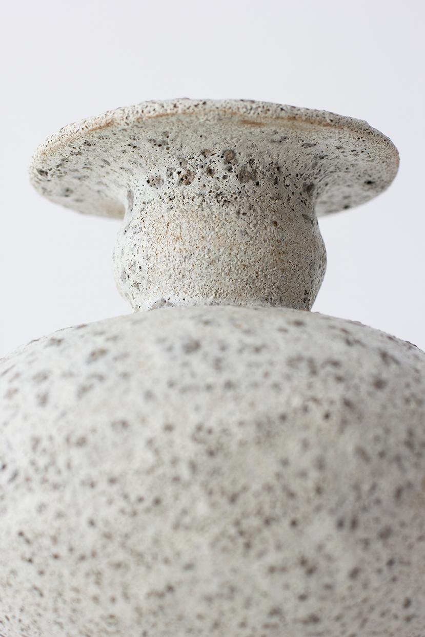 Cálpide Granito Stoneware Vase by Raquel Vidal and Pedro Paz In New Condition For Sale In Geneve, CH