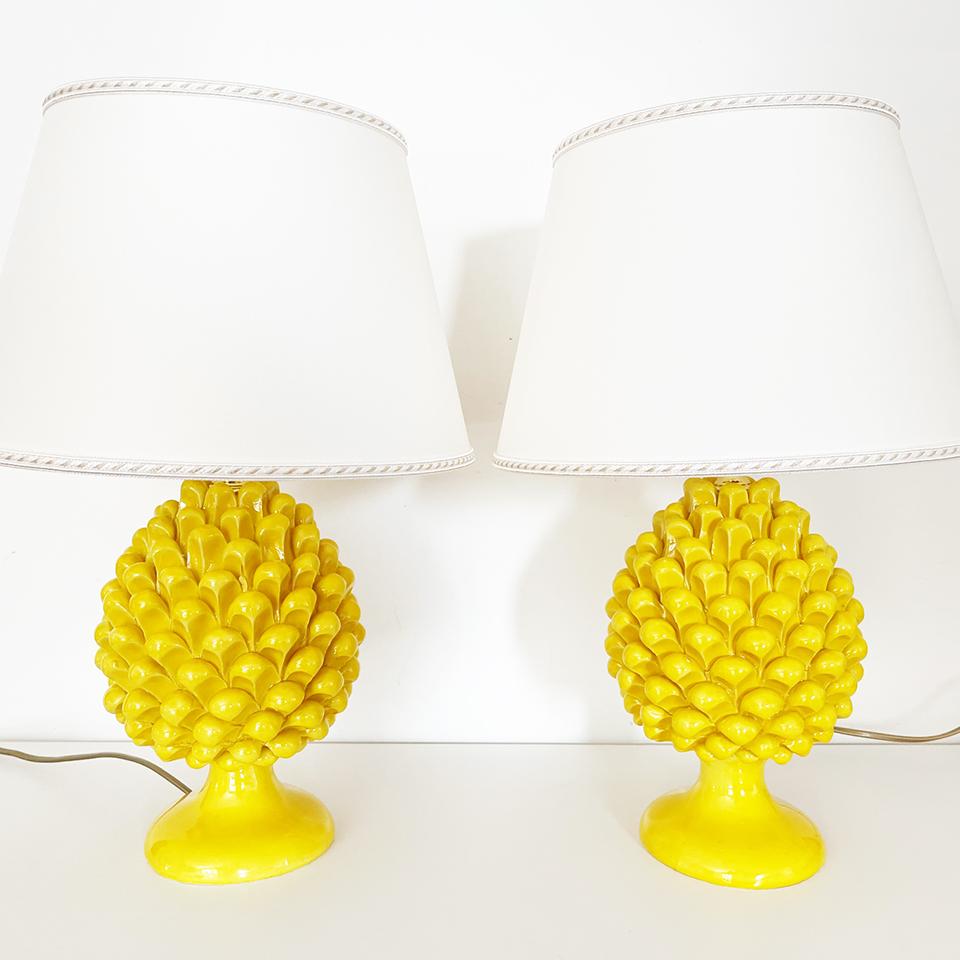 Caltagirone yellow ceramics a pair of table lamps

Perfect condition, functioned.

 