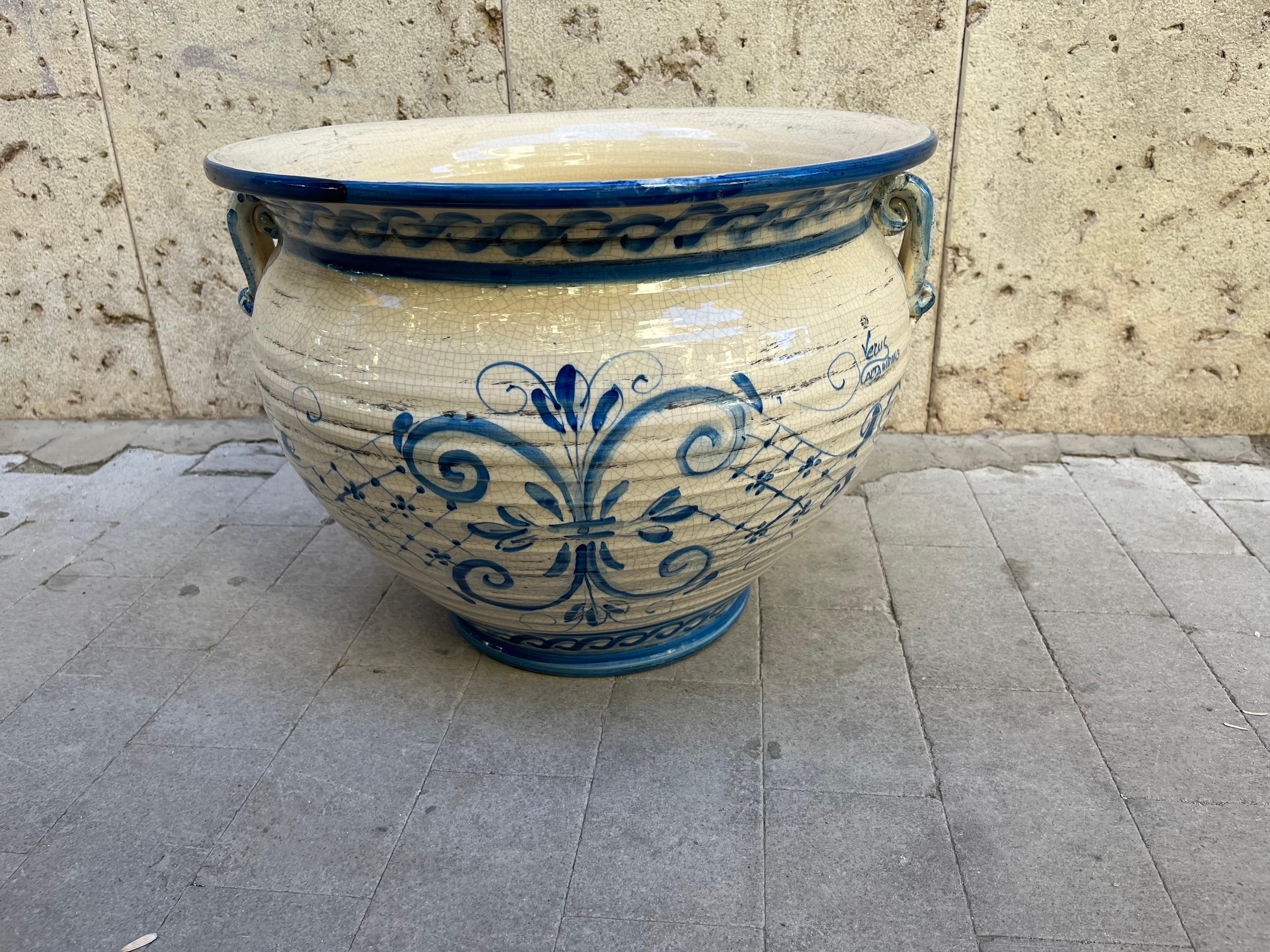 Caltagirone Vase Decorated by Hand and Signed 1980s In Excellent Condition For Sale In Foggia, FG