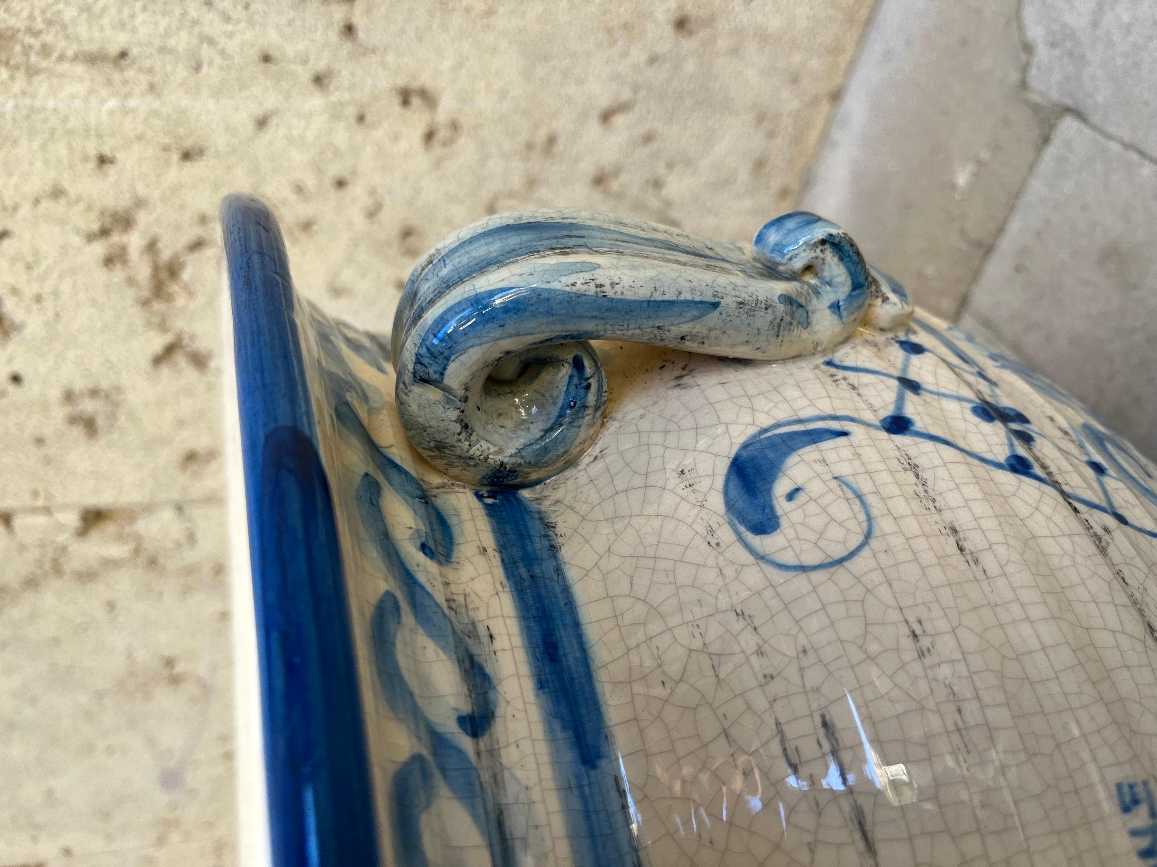 Fine XX secolo Vaso di Caltagirone decorato a mano e firmato negli anni '80 in vendita