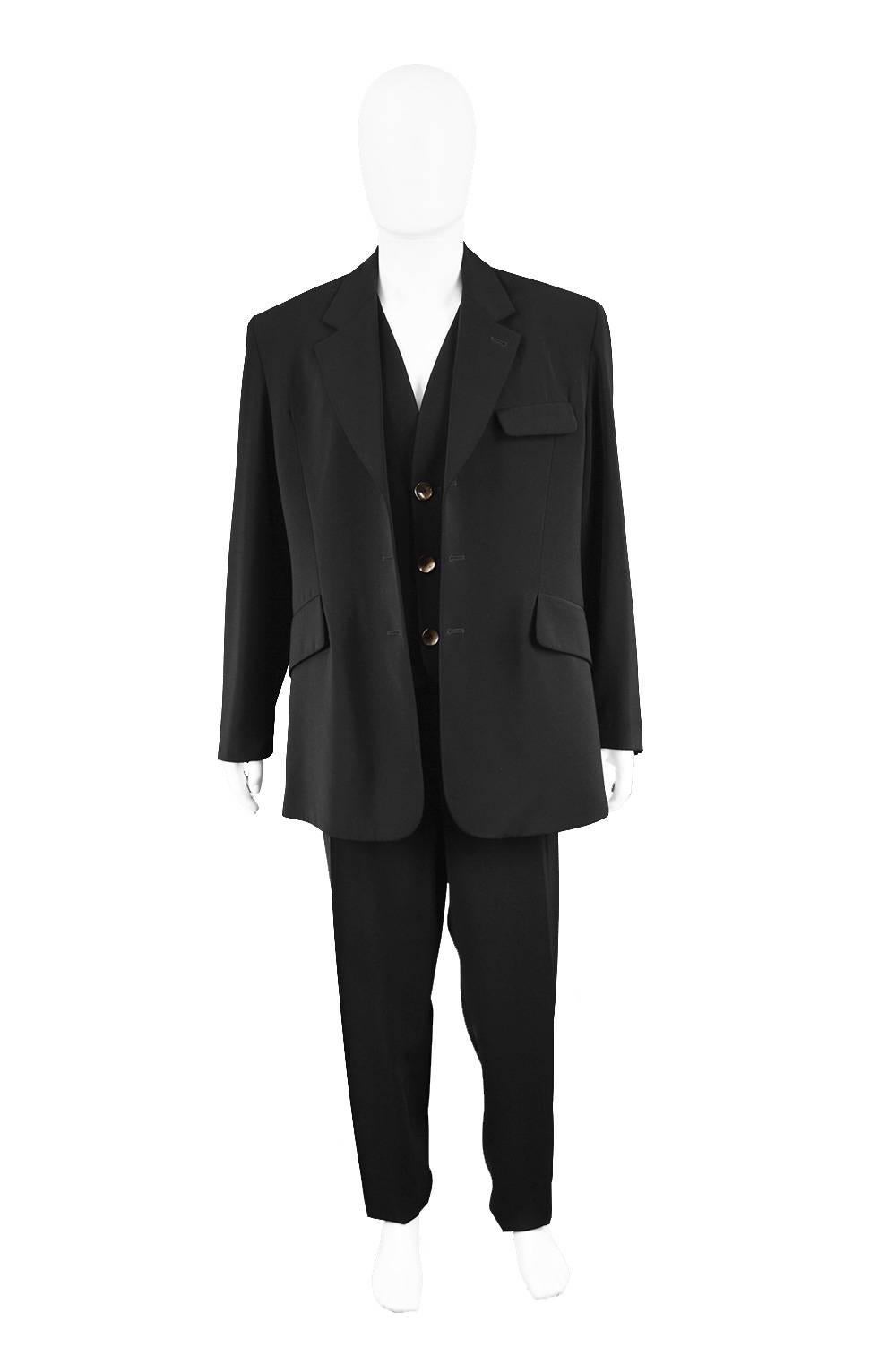 Calugi e Gianelli Vintage 1980s Mens Party Suit with Built in Vest Waistcoat

Size: Marked Italian 52 which is a men's Large. Please check measurements
Chest (when jacket is closed) - 44” / 111cm (allow a couple of inches room for movement)
Waist -