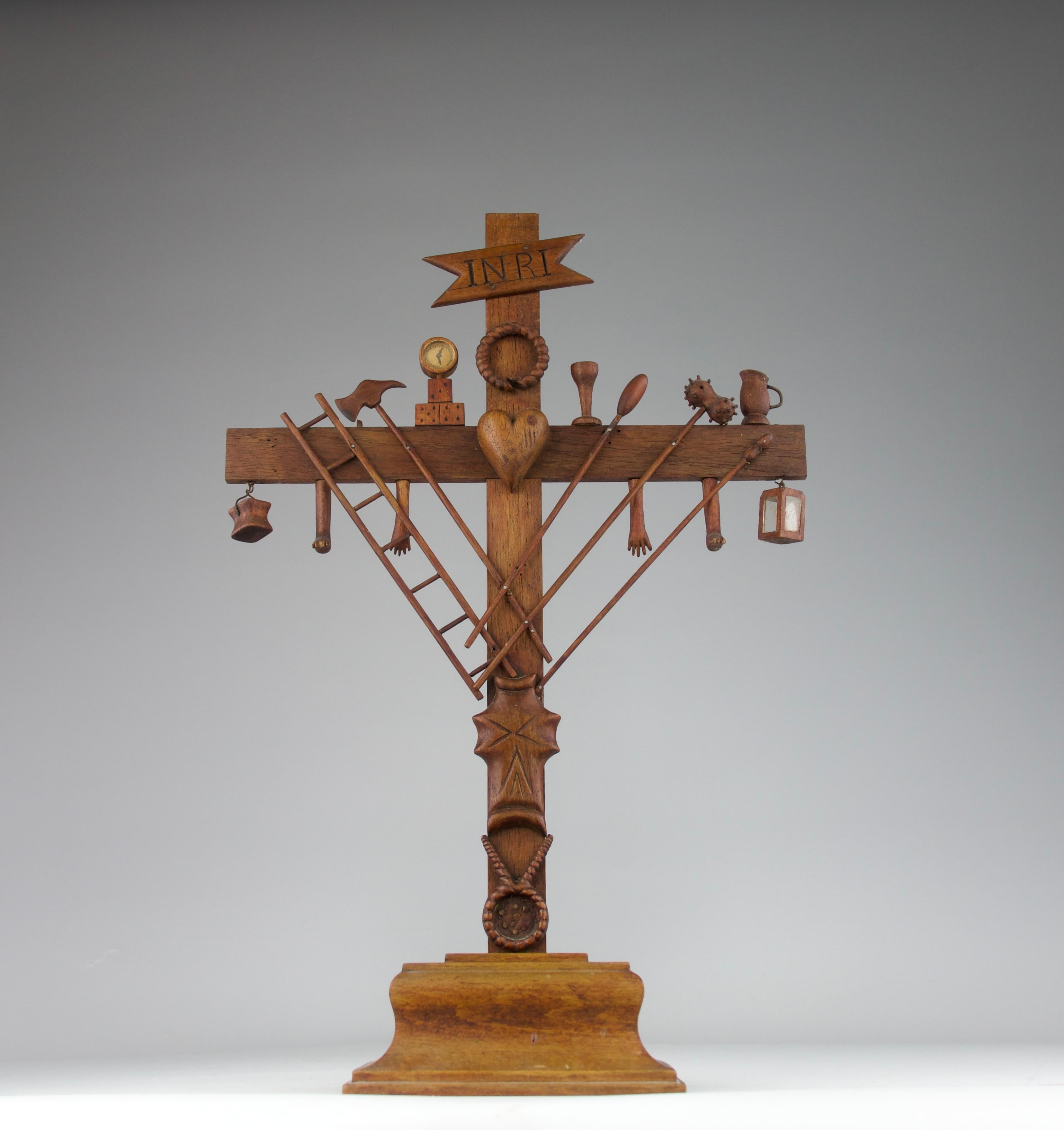 Superb and rare Arma Christi calvary, popular work, France end of the 19th century. Beautifully executed work. 

Fair condition. Several small misses and ancient restaurations. Seen in pictures.

Dimensions in cm ( H x L x l ) : 45 x 30 x