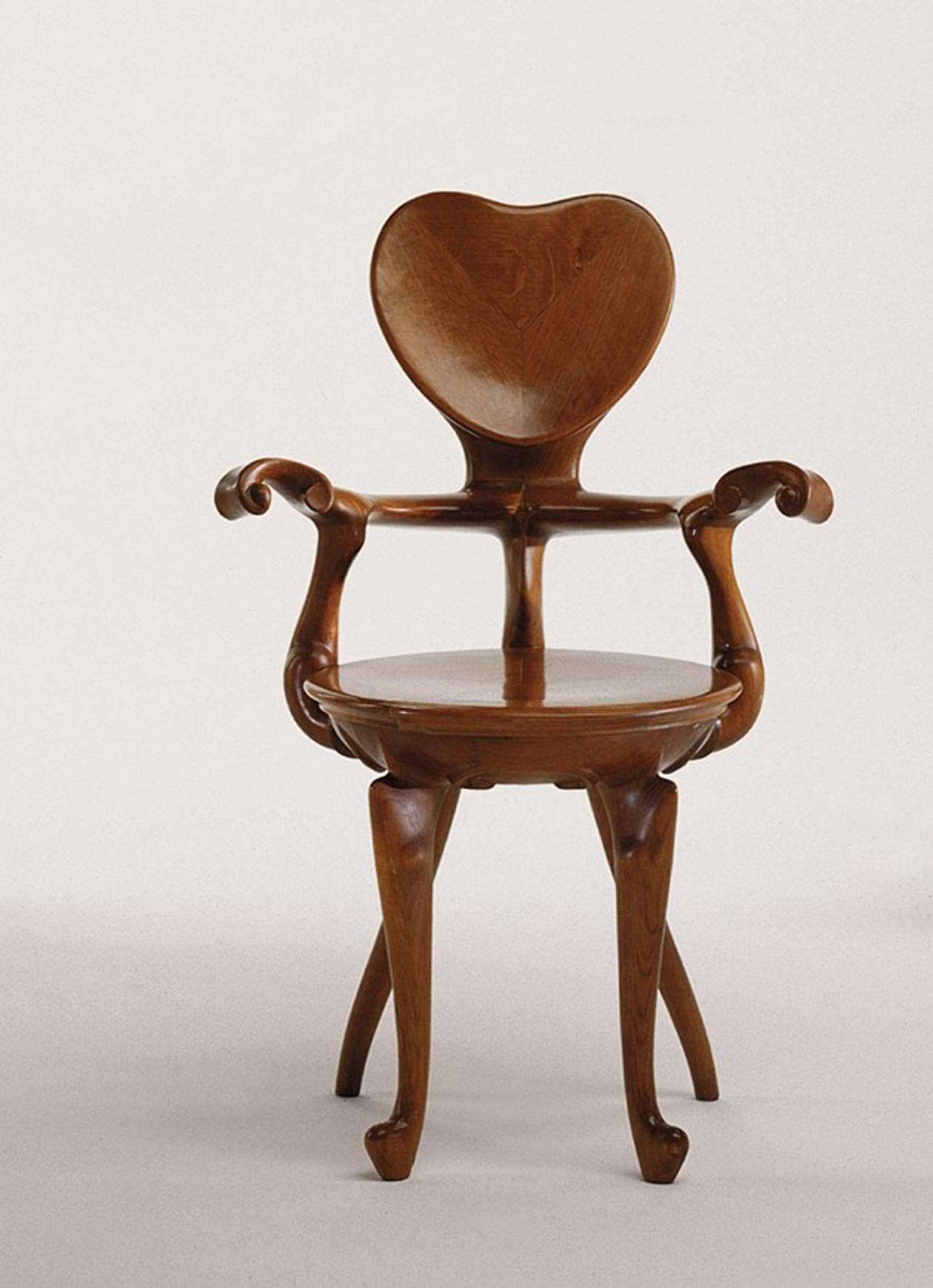 Calvet armchair, Antonio Gaudí
1902
Dimensions: 65 x 52 x 95 cm
Materials: Dark varnished oak

Solid dark varnished oak

Antoni Gaudí (1852/1926) is, without doubt, the most internationally well-known Spanish architect. But is not only his buildings