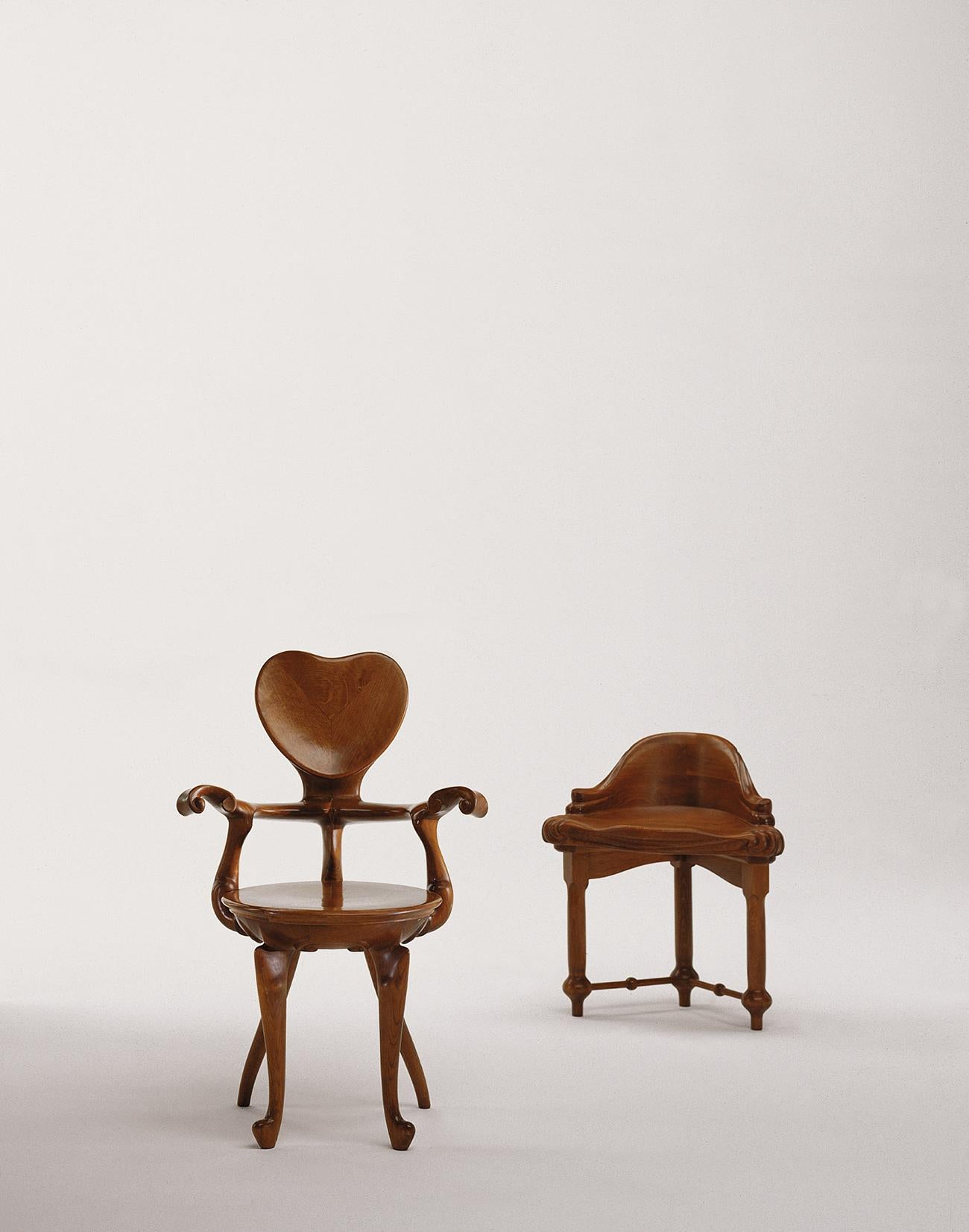 Calvet Armchair, Antonio Gaudí In New Condition In Geneve, CH