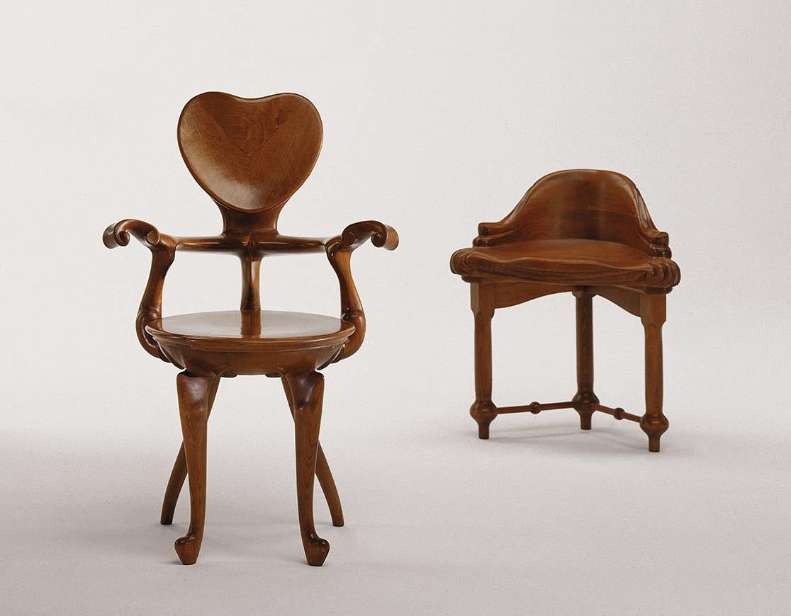 Calvet-Sessel in Herzform aus Holz von Antoni Gaudi (Lackiert) im Angebot