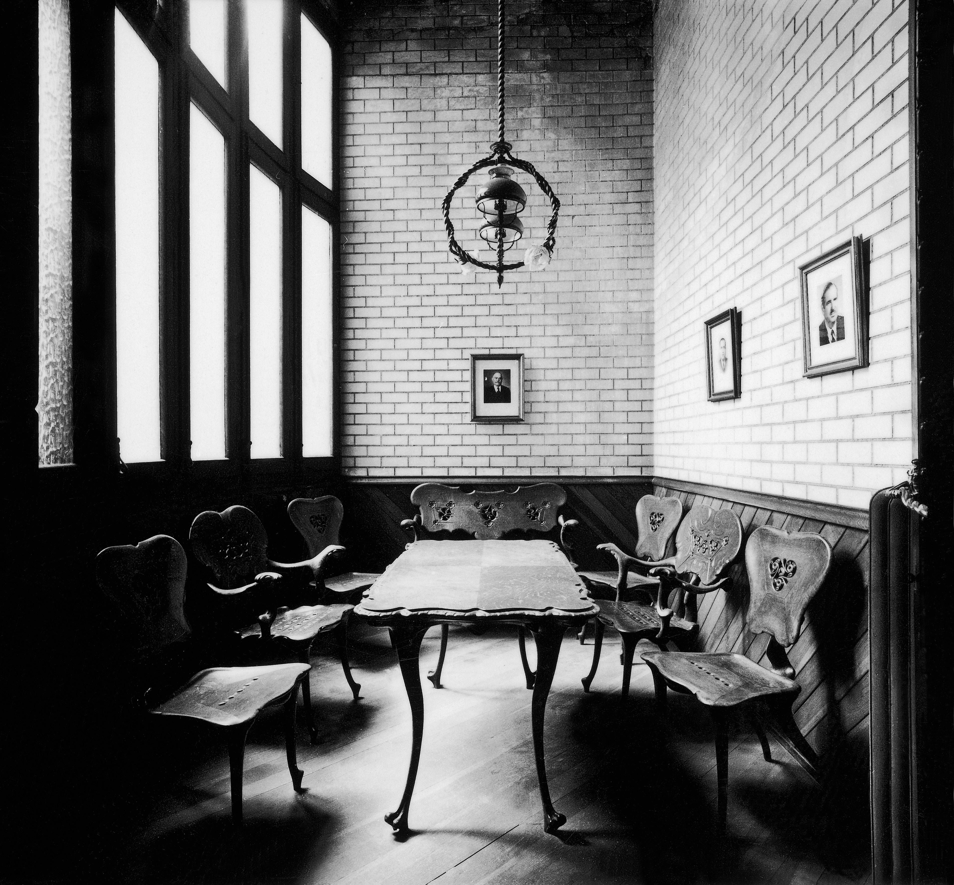 Calvet Bank, von Antonio Gaudi, Modell handgefertigt, Modernist, Spanisch im Angebot 1