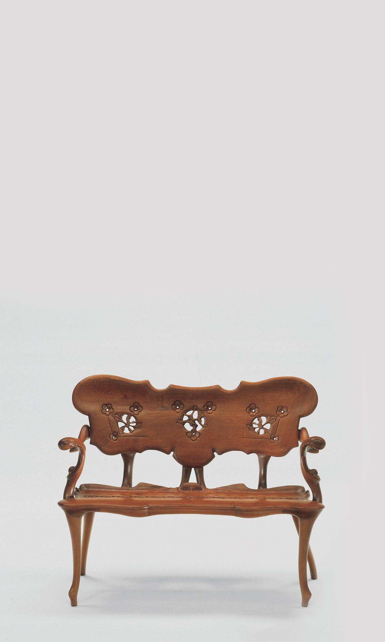 Bench von Antonio Gaudi, Modell „Calvet“, handwerklich gefertigtes modernistisches spanisches Design  (Europäisch) im Angebot