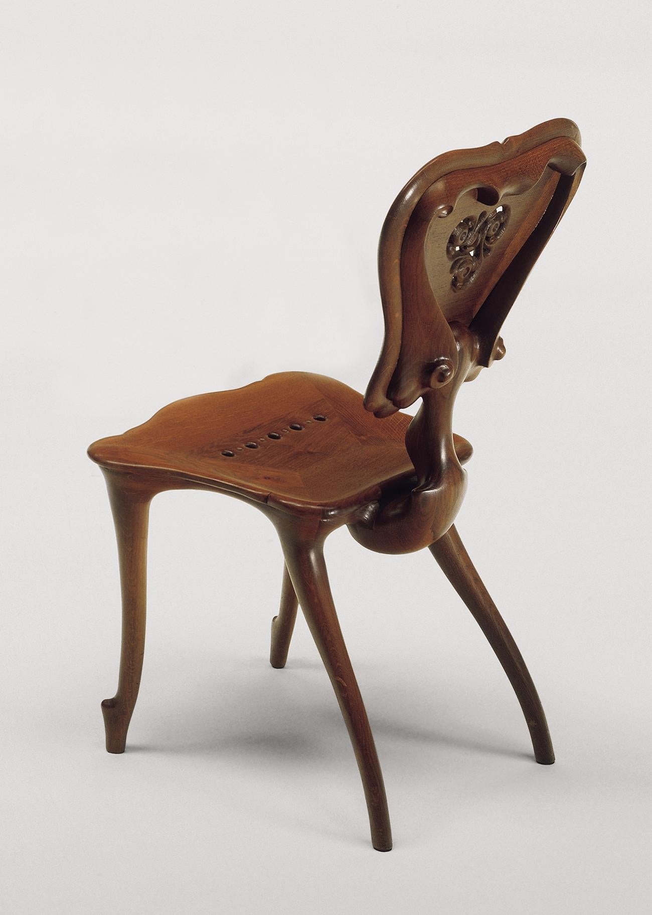 Calvet armchair, Antonio Gaudí
1902
Dimensions: 54 x 52 x 94 cm
Materials: Dark varnished oak

Solid dark varnished oak

Antoni Gaudí (1852/1926) is, without doubt, the most internationally well-known Spanish architect. But is not only his buildings