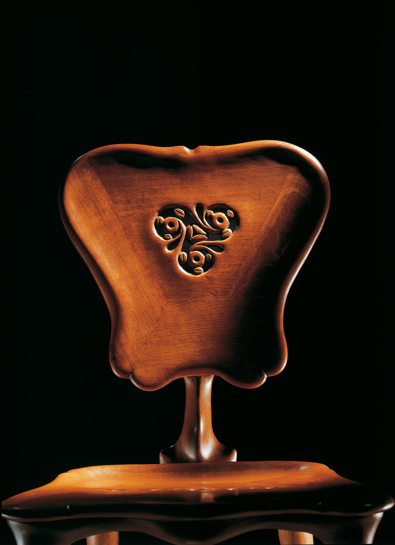 XXI secolo e contemporaneo Sedia Calvet in rovere massiccio di Antoni Gaudí Design modernista spagnolo del XX secolo in vendita