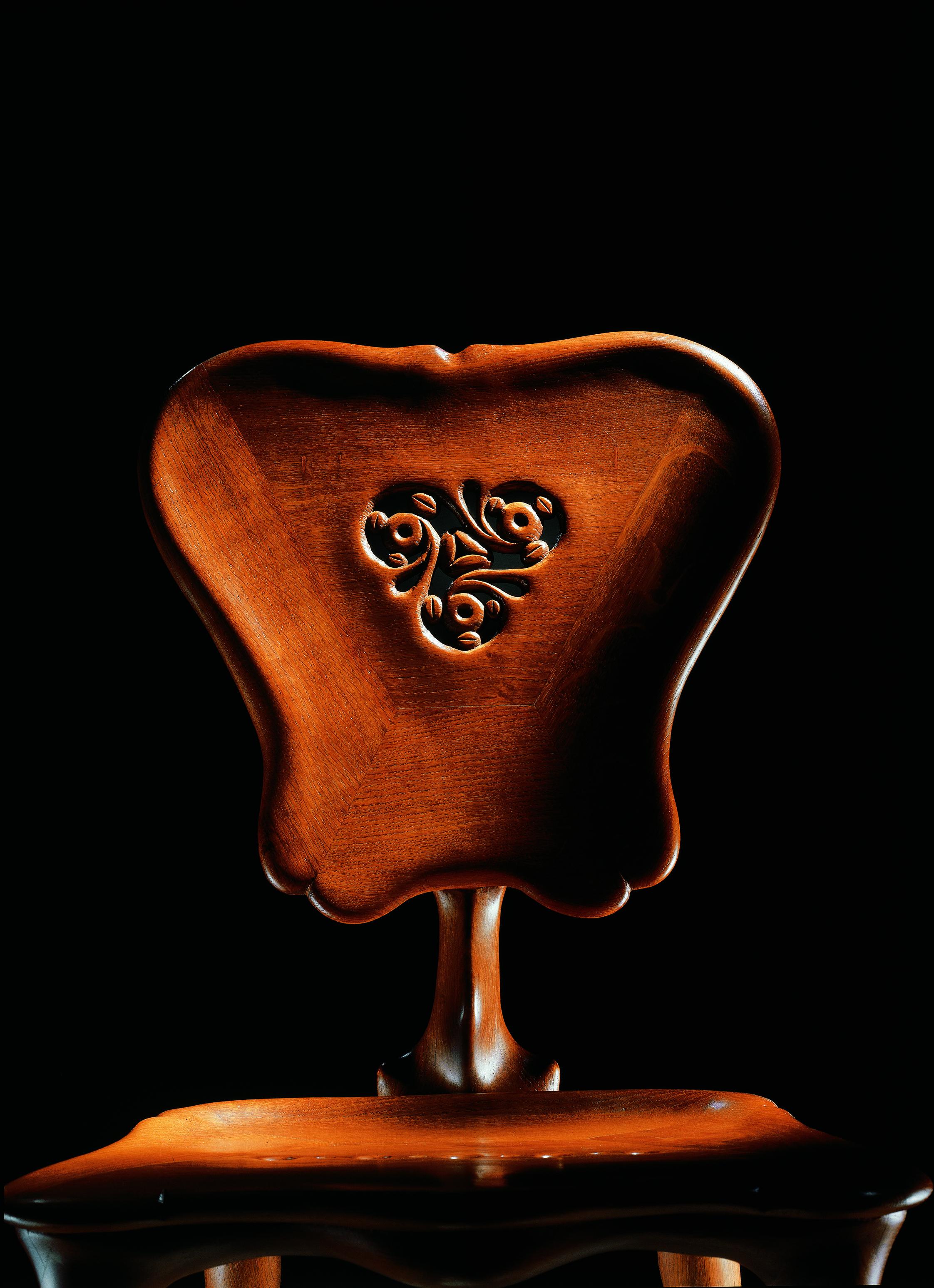 Gaudí designed a chair for the Casa Calvet. One that was rich in form and representative of his timeless creativity.

The Calvet chair features outstanding artisanal ornamental carving on the seatback. The chair is stunning from all angles, and the