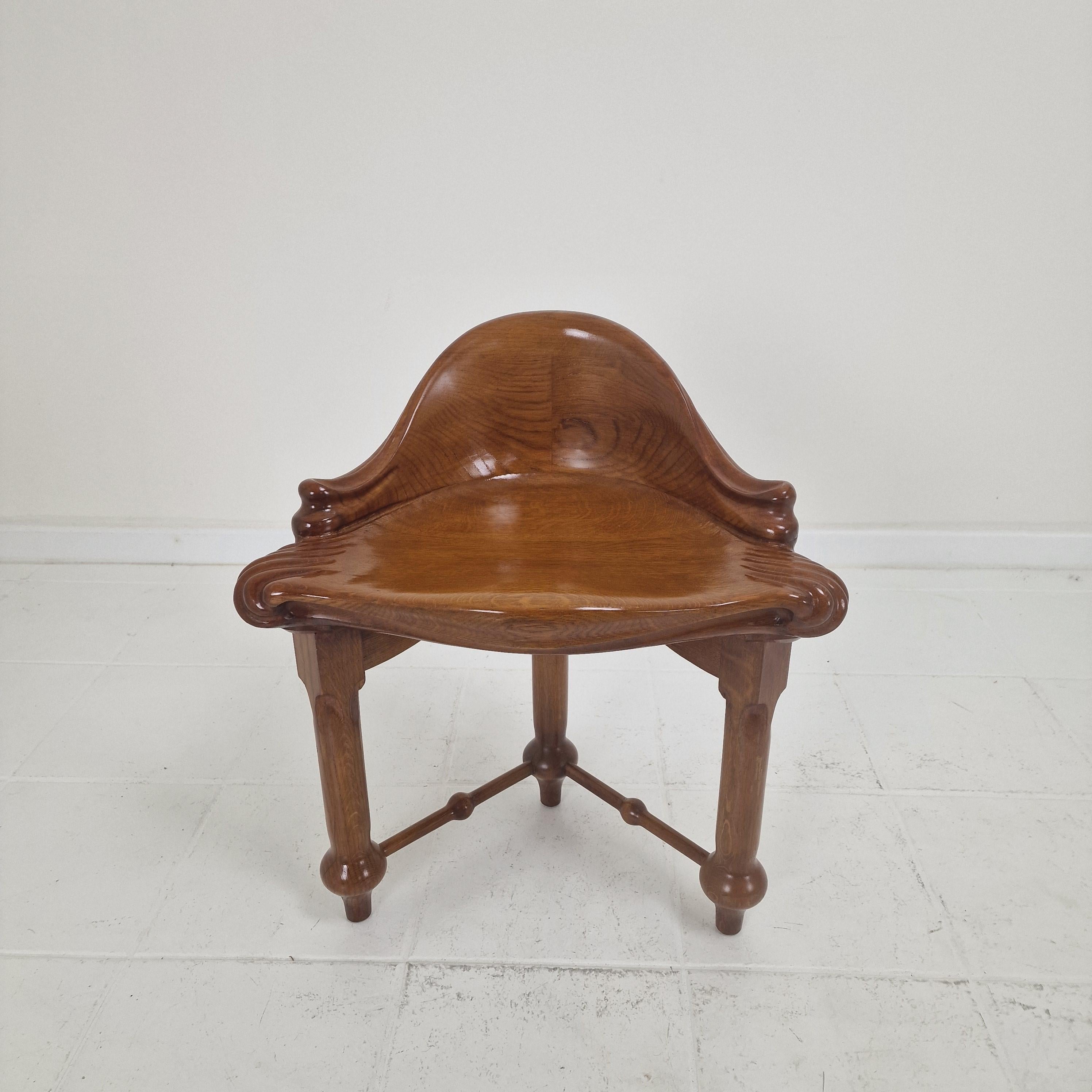 Calvet Hocker von Antoni Gaudí neu aufgelegt von BD Design im Zustand „Gut“ im Angebot in Oud Beijerland, NL