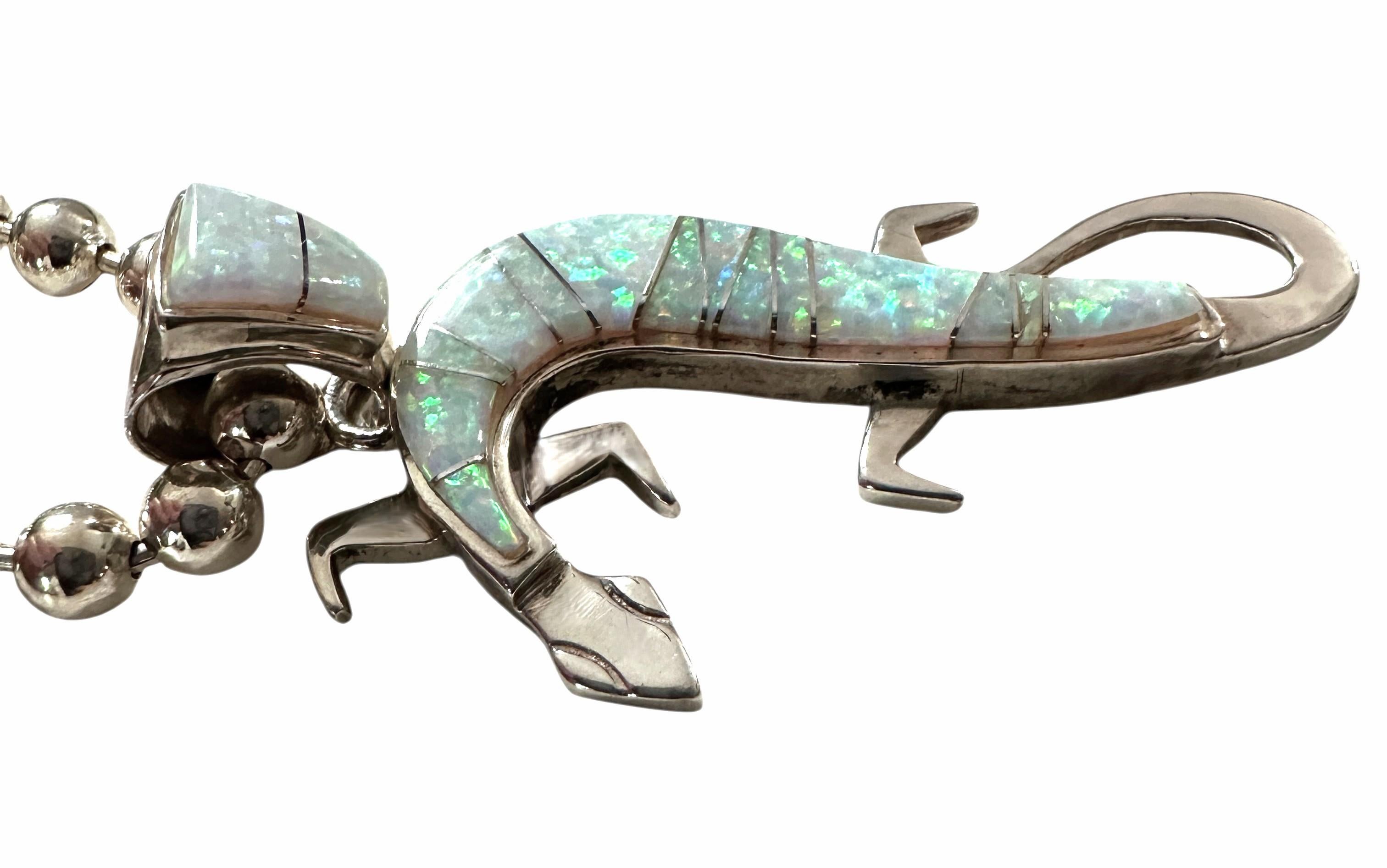 Calvin Begay Collana con ciondolo a forma di geco in argento sterling con opale di fuoco e ghiaccio in vendita 4