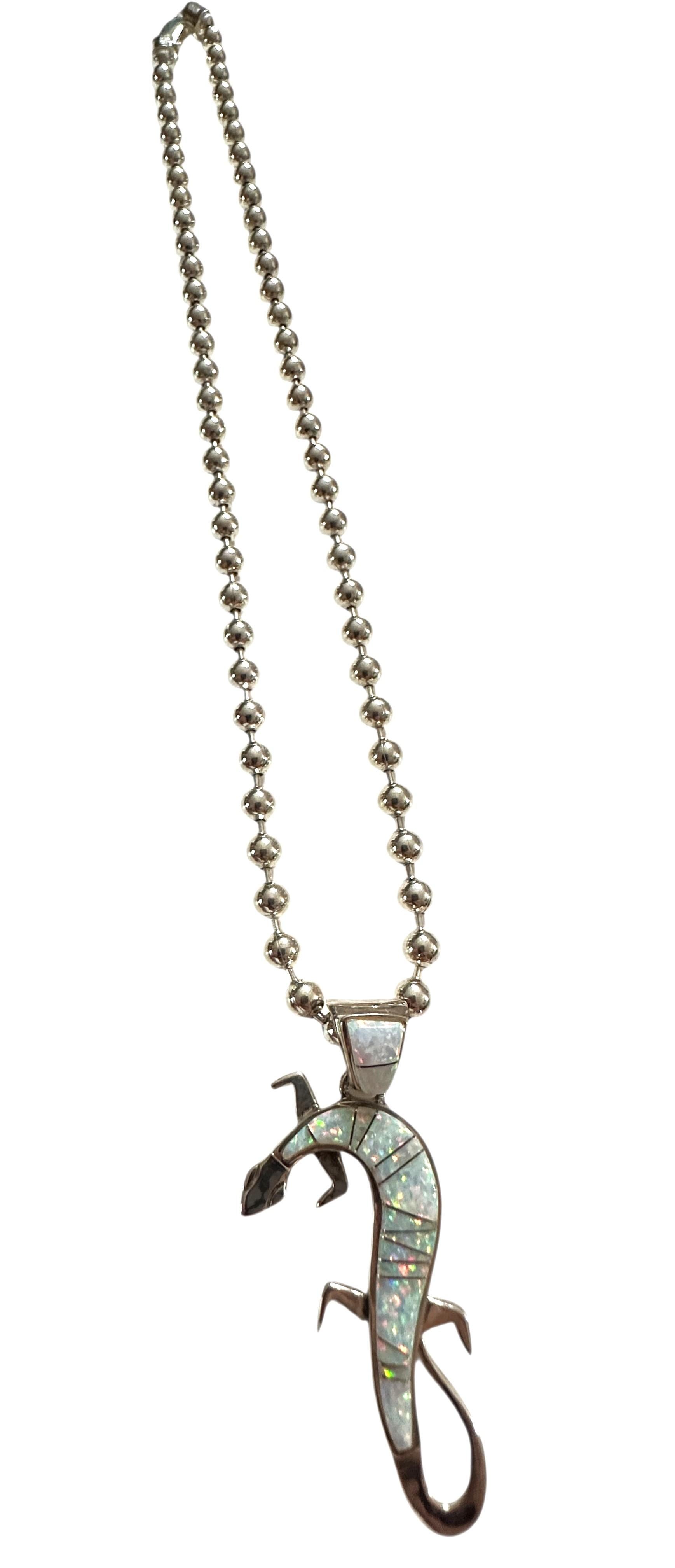 Calvin Begay Collana con ciondolo a forma di geco in argento sterling con opale di fuoco e ghiaccio in vendita 5