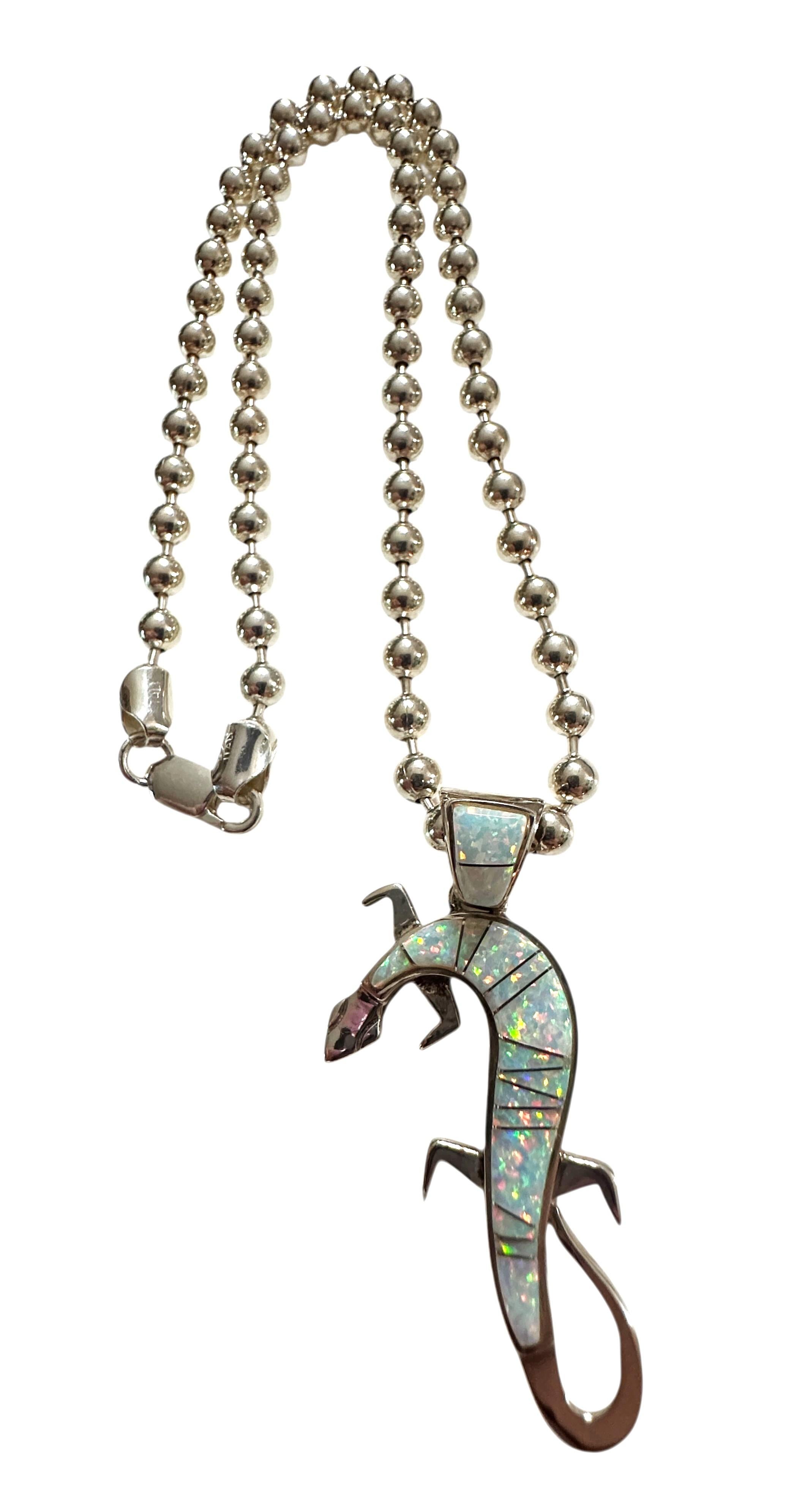 Calvin Begay Collana con ciondolo a forma di geco in argento sterling con opale di fuoco e ghiaccio in vendita 6