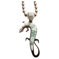 Calvin Begay Collana con ciondolo a forma di geco in argento sterling con opale di fuoco e ghiaccio