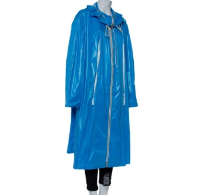 This rain overcoat comes in Calvin Klein's signature luxe design. It is made from nylon fabric and designed in an oversized silhouette. The stylish and functional coat has a zip closure, a drawstring neckline, and an eye-catching blue hue. Grab it