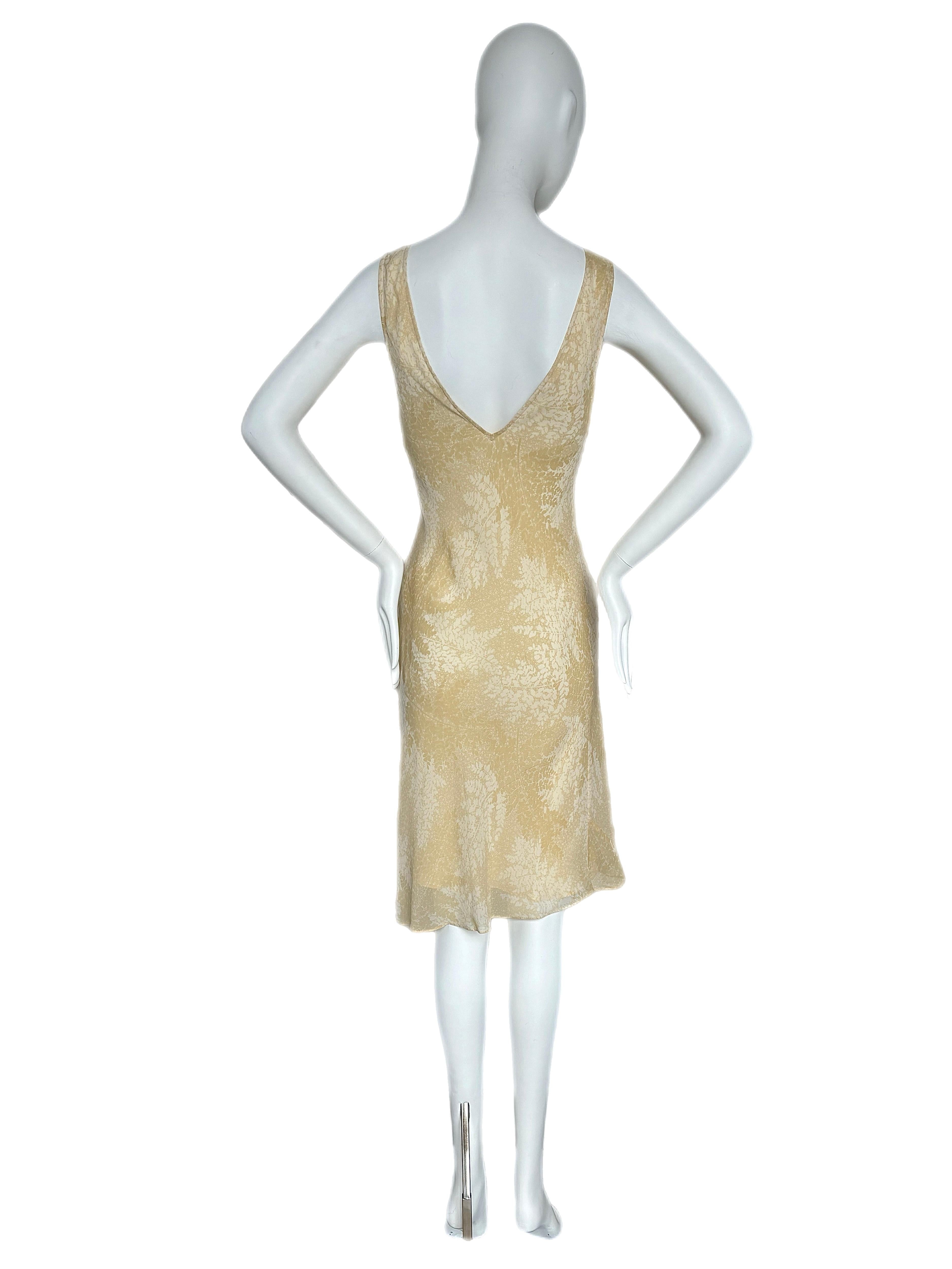 CALVIN KLEIN COLLECTION 90's Vintage Silk Slip Floral Dress In Excellent Condition For Sale In Leonardo, NJ