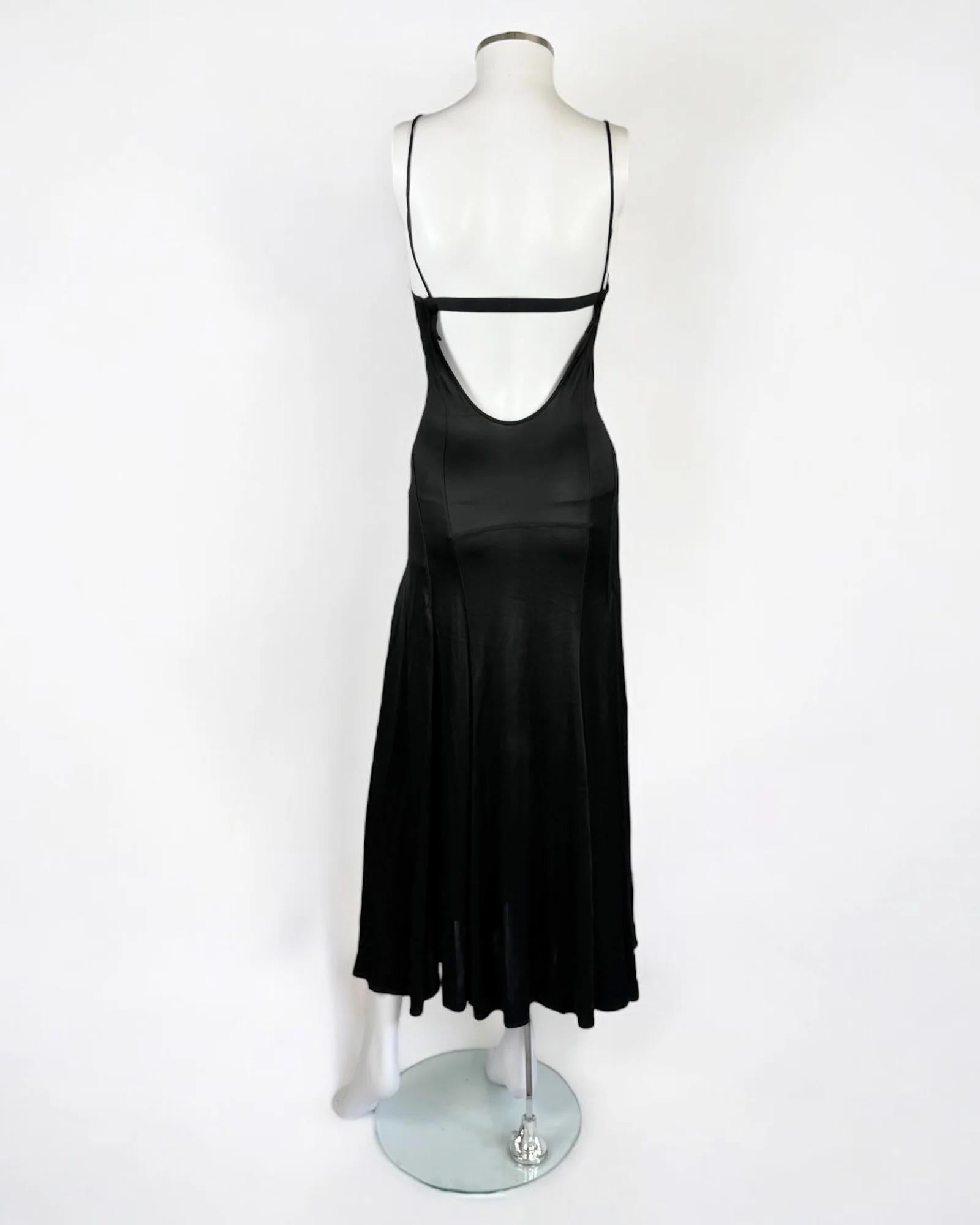 Calvin Klein Collection Schwarzes konturiertes Kleid, SS 2003 für Damen oder Herren im Angebot