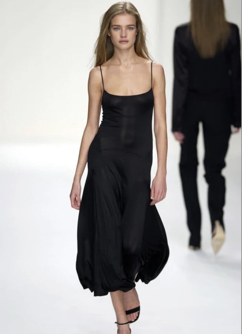Calvin Klein Collection Schwarzes konturiertes Kleid, SS 2003 im Zustand „Gut“ im Angebot in Marlborough, GB