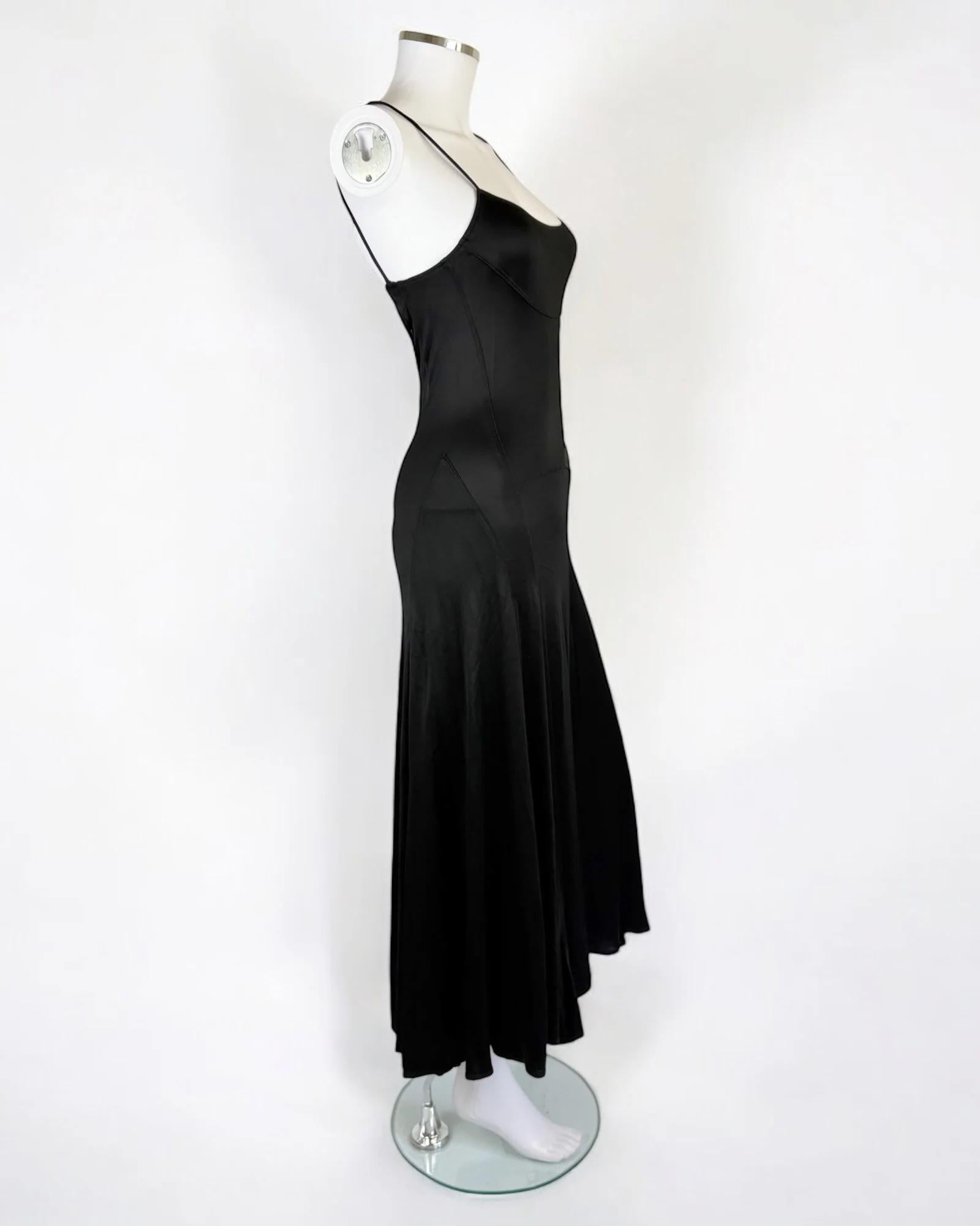 Calvin Klein Collection Schwarzes konturiertes Kleid, SS 2003 im Angebot 4