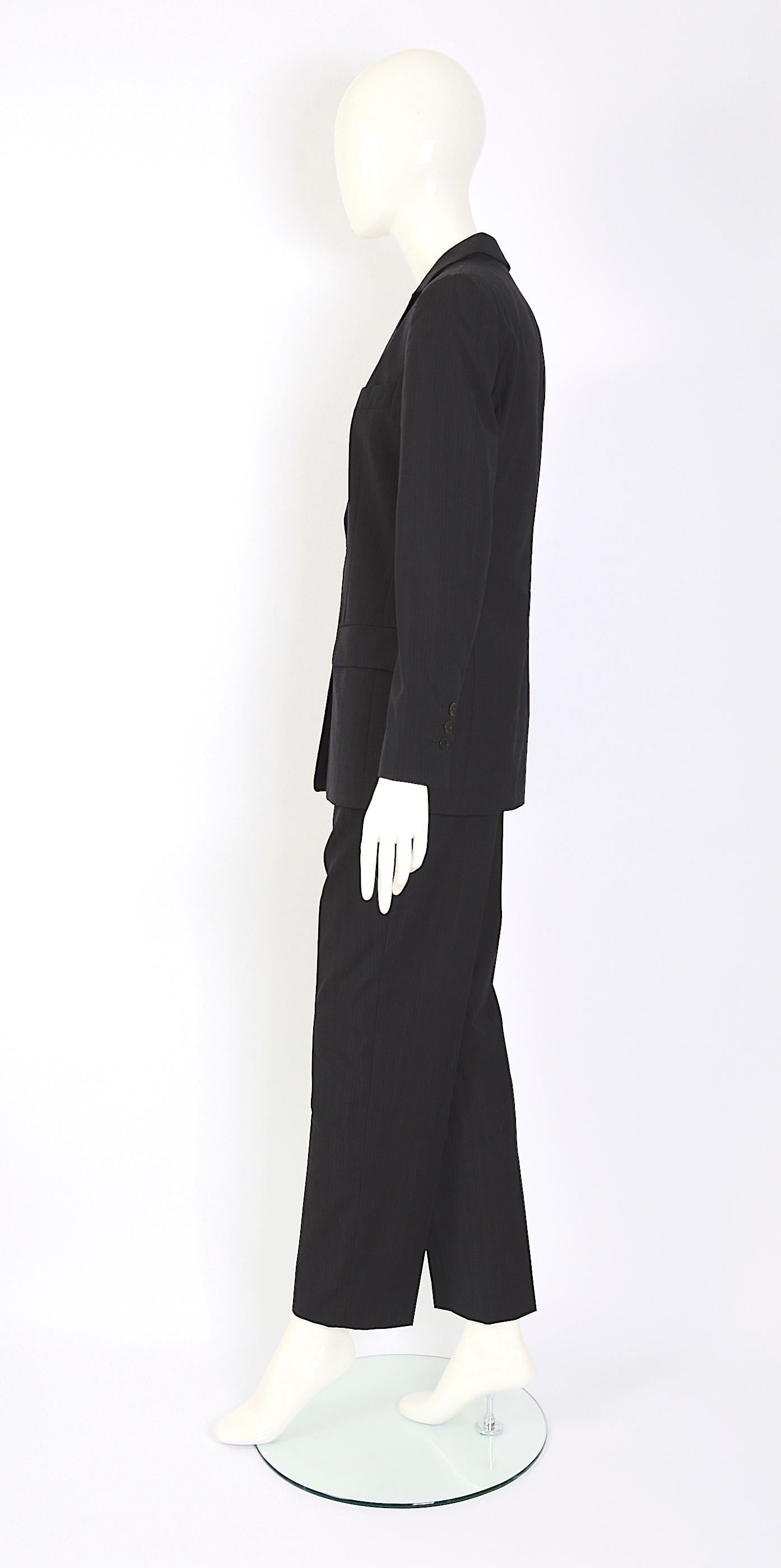 Noir Calvin Klein collection by Calvin Klein vintage 1990's costume sur mesure à rayures. en vente