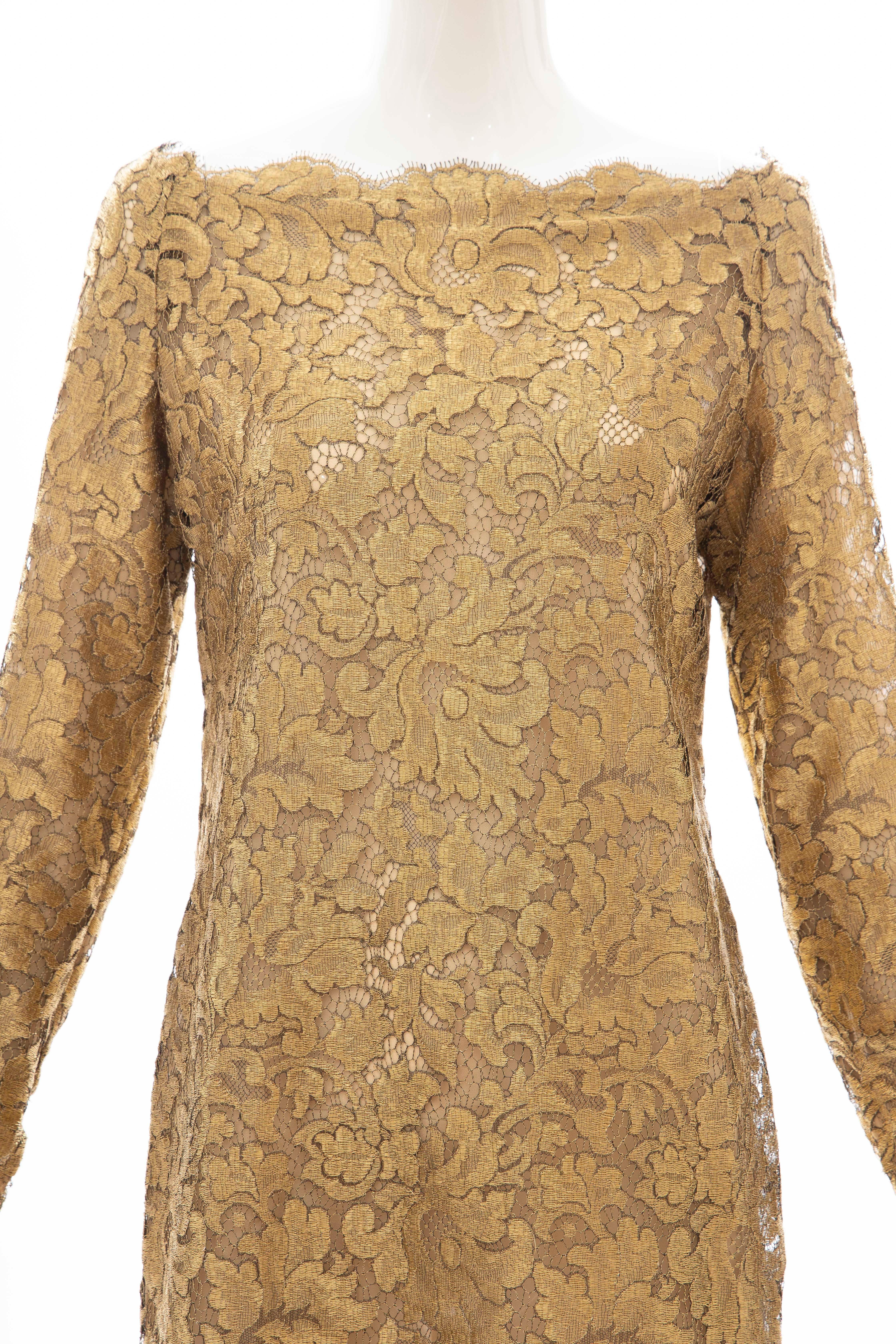 Calvin Klein Collection, Fall 1991, metallic gold metal lace evening dress with concealed back zip and fully lined.

US. 10

Bust: 35, Waist: 33, Hip: 37, Sleeve: 24. Length: 33 