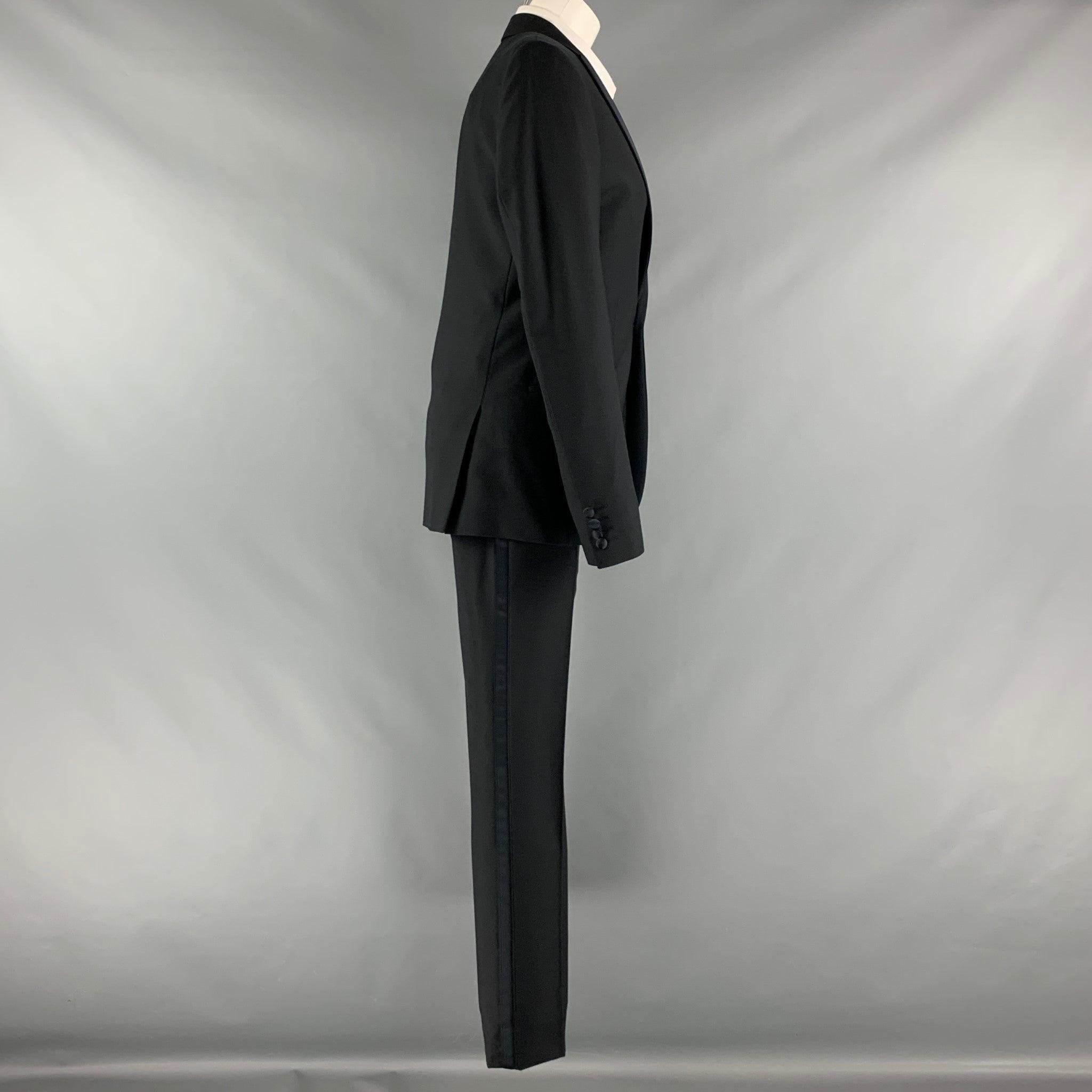 Men's CALVIN KLEIN COLLECTION Size 34 Black Solid Wool Peak Lapel Tuxedo For Sale
