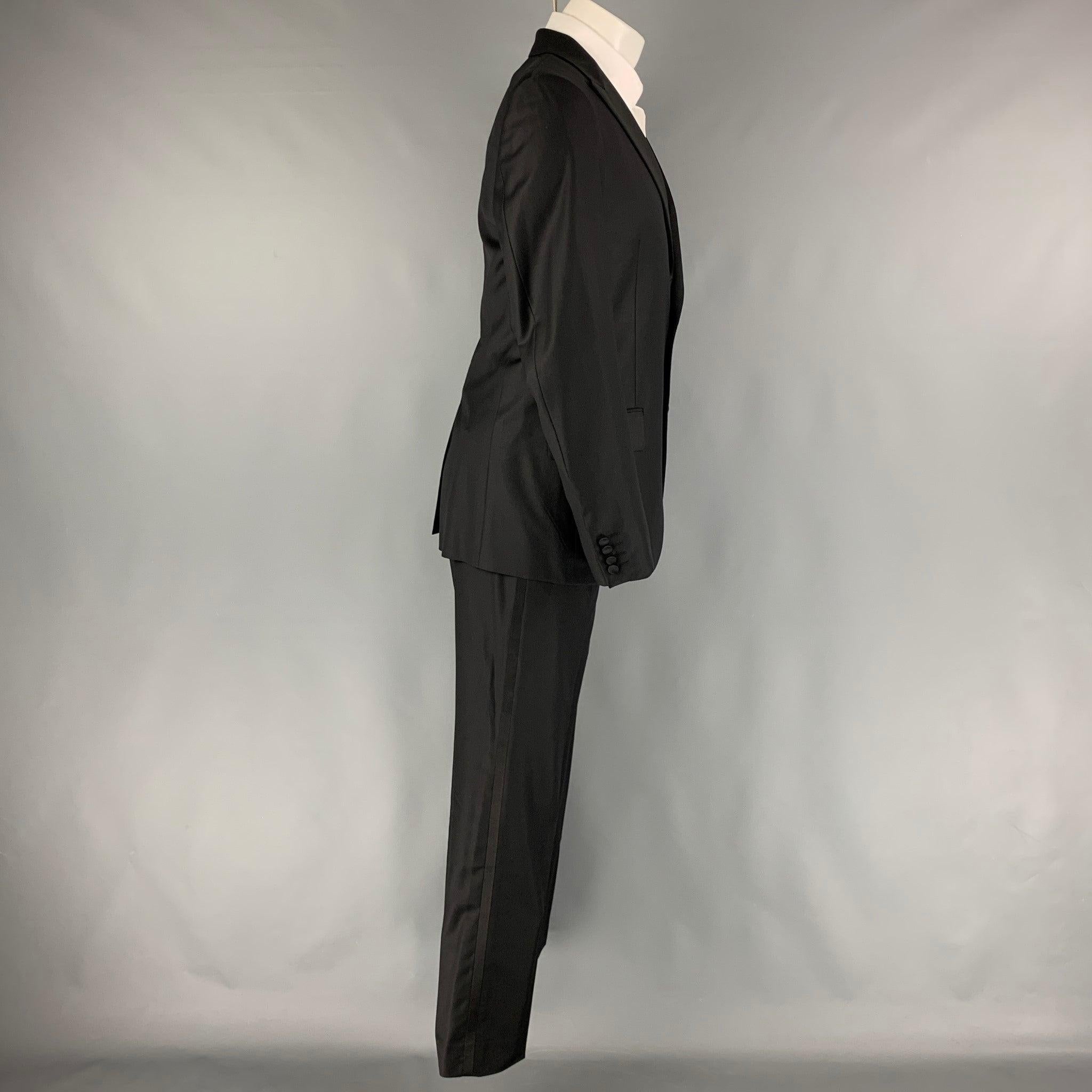 Calvin Klein Collection Taille 38 Tuxedo noir en laine unie avec revers à visière 32 32 Excellent état - En vente à San Francisco, CA