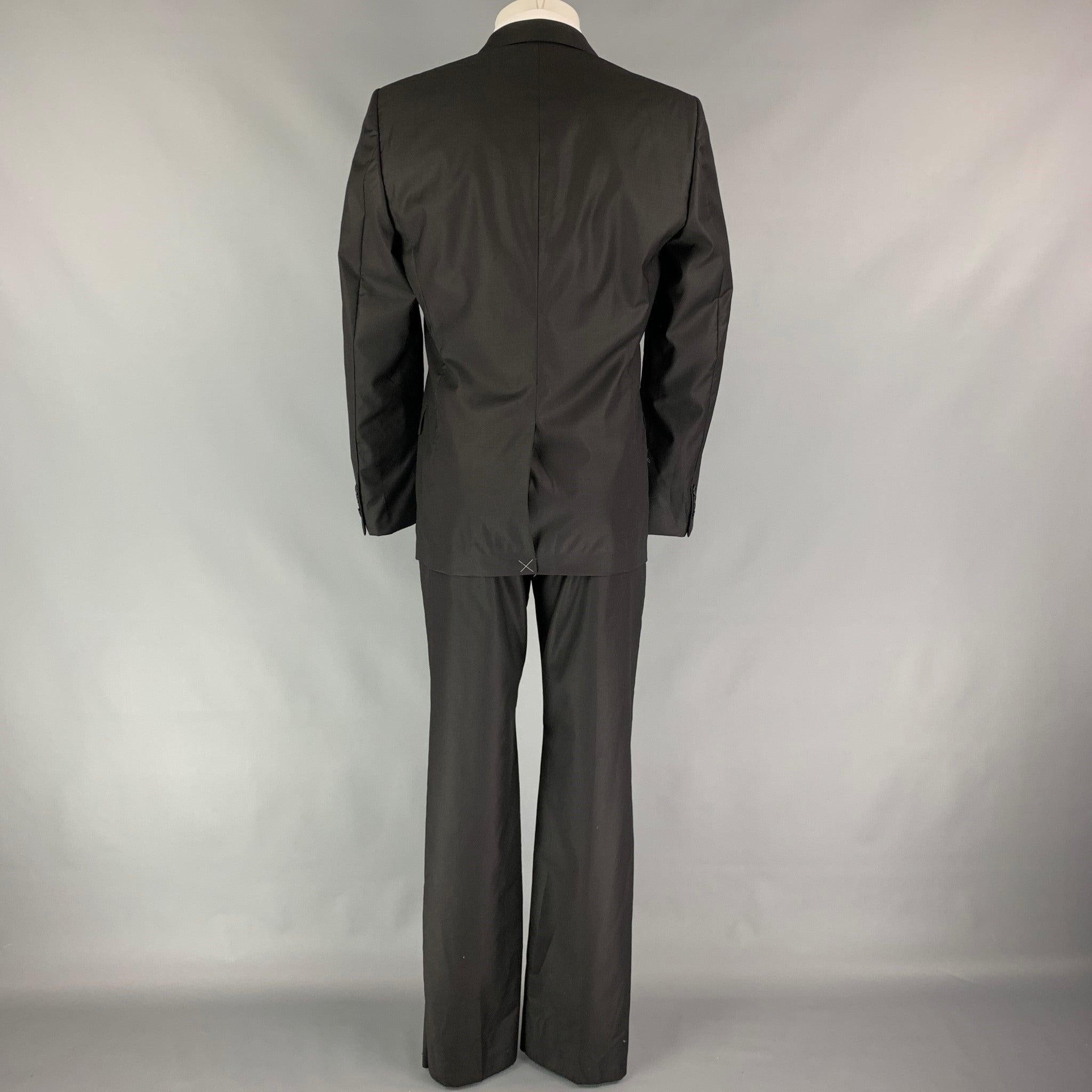 CALVIN KLEIN COLLECTION - Costume en laine noire à revers clouté, taille 38 Pour hommes en vente