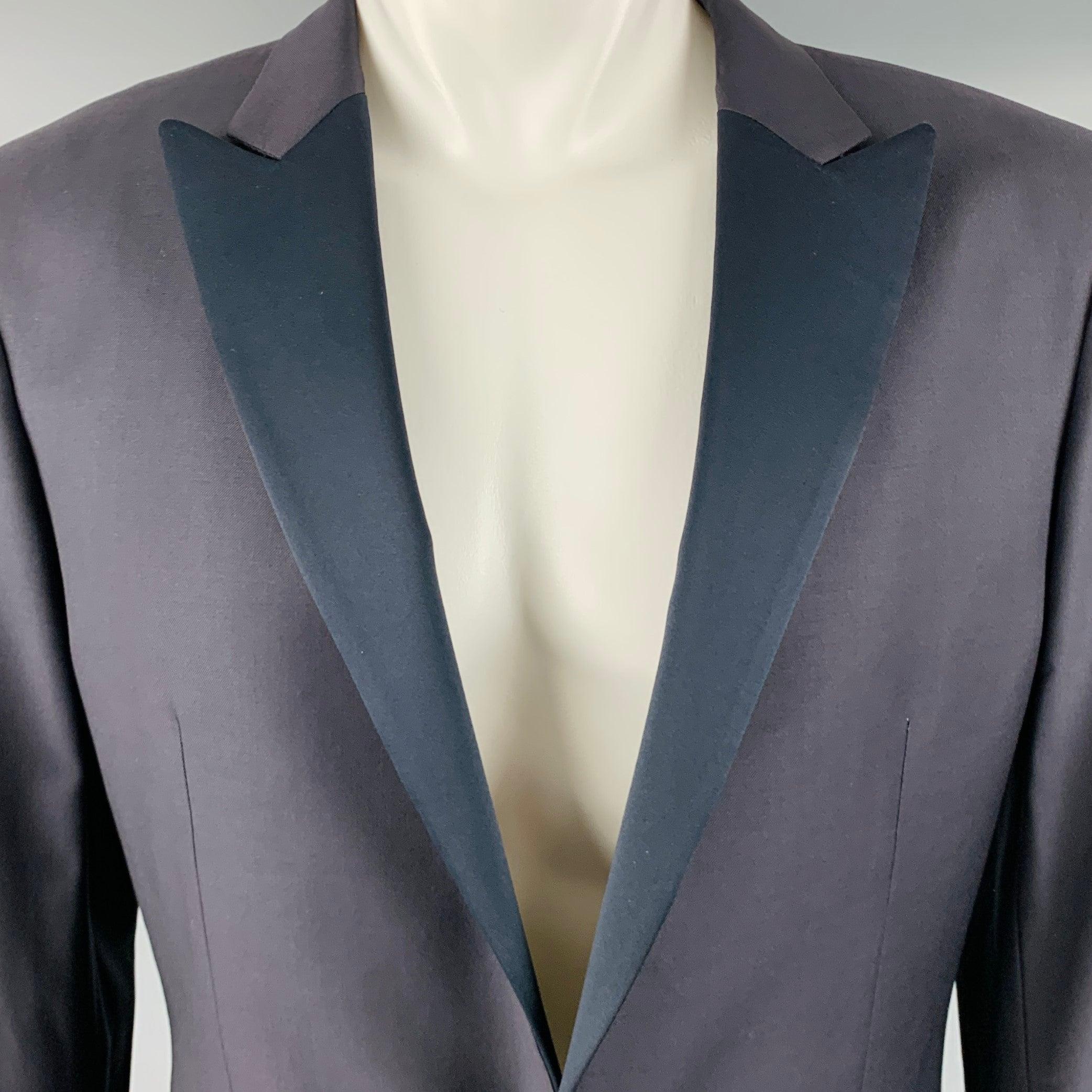 CALVIN KLEIN COLLECTION sport coat
in a black wool fabric featuring peak lapel, double vented back, and single button closure. Made in Czech Republic.Excellent Pre-Owned Condition. 

Marked:   48/38 

Measurements: 
 
Shoulder: 18 inches Chest: 38