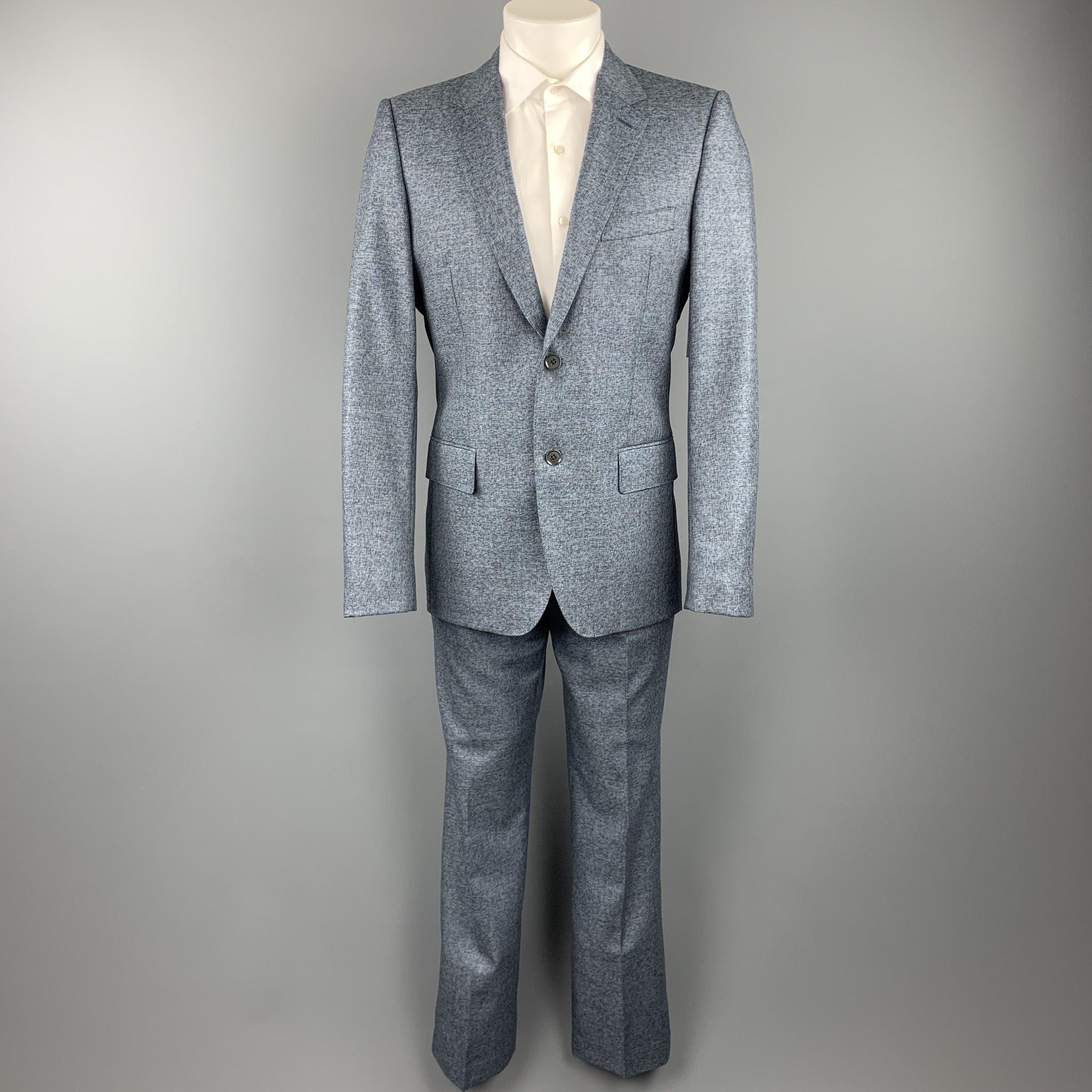CALVIN KLEIN COLLECTION
suit comes in a blue heather wool with a teal liner and includes a single breasted, two button sport coat with a notch lapel and matching flat front trousers. As-Is. Minor wear on the liner.
Good Pre-Owned Condition.