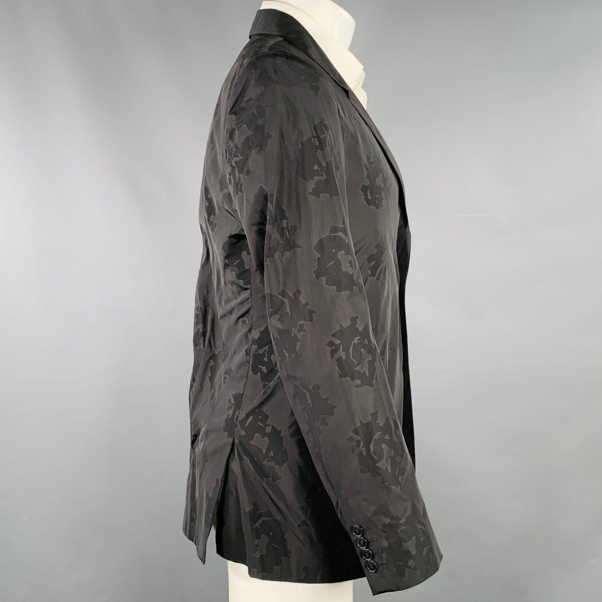 CALVIN KLEIN COLLECTION sport coat
in a black polyester featuring an abstract pattern, notch lapel, double vented back, and double button closure. Made in Italy.Excellent Pre-Owned Condition. 

Marked:   50 / 39/40 

Measurements: 
 
Shoulder: 17.5