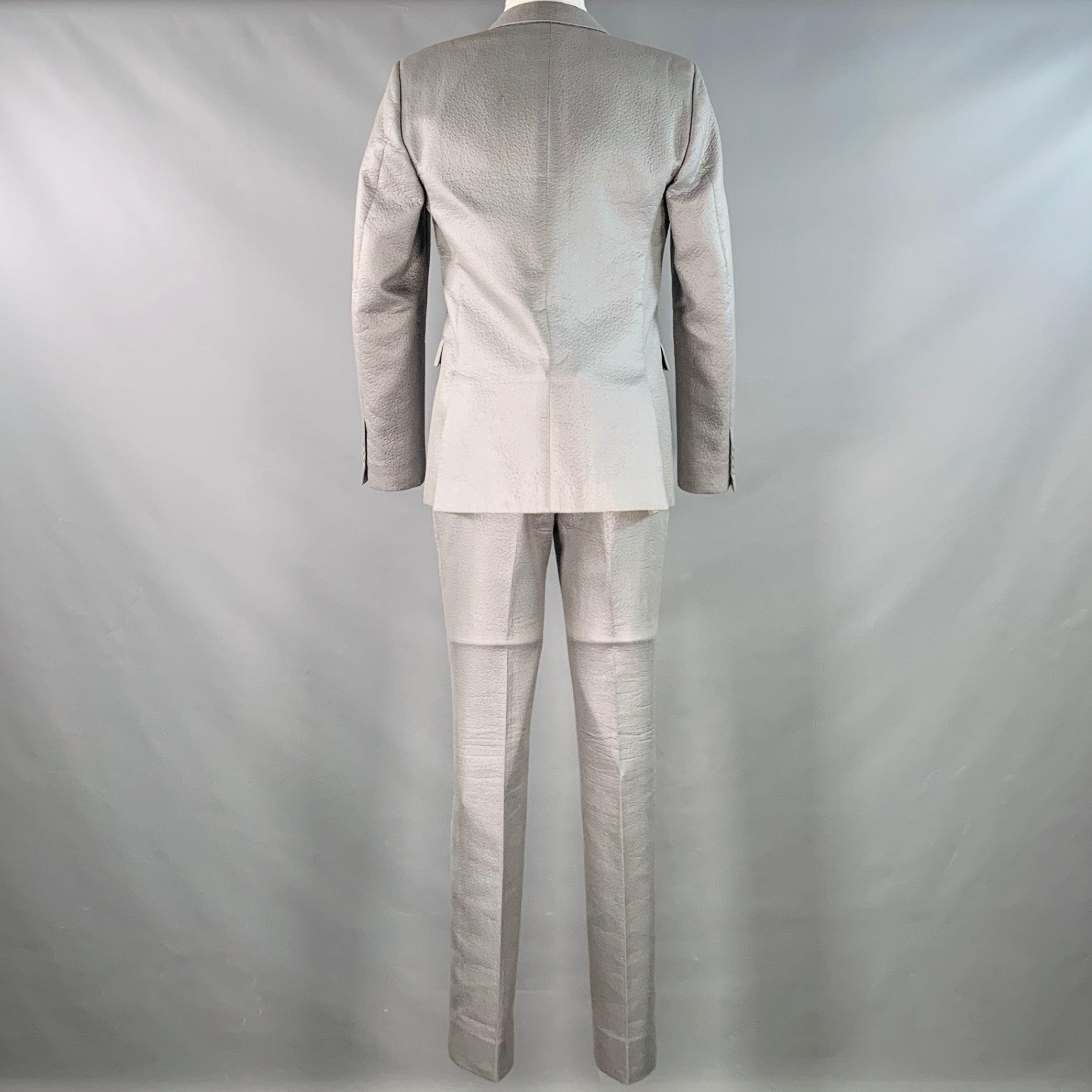 Gris Calvin Klein Collection Taille 40 Costume gris métallisé en coton mélangé avec revers à pointe en vente