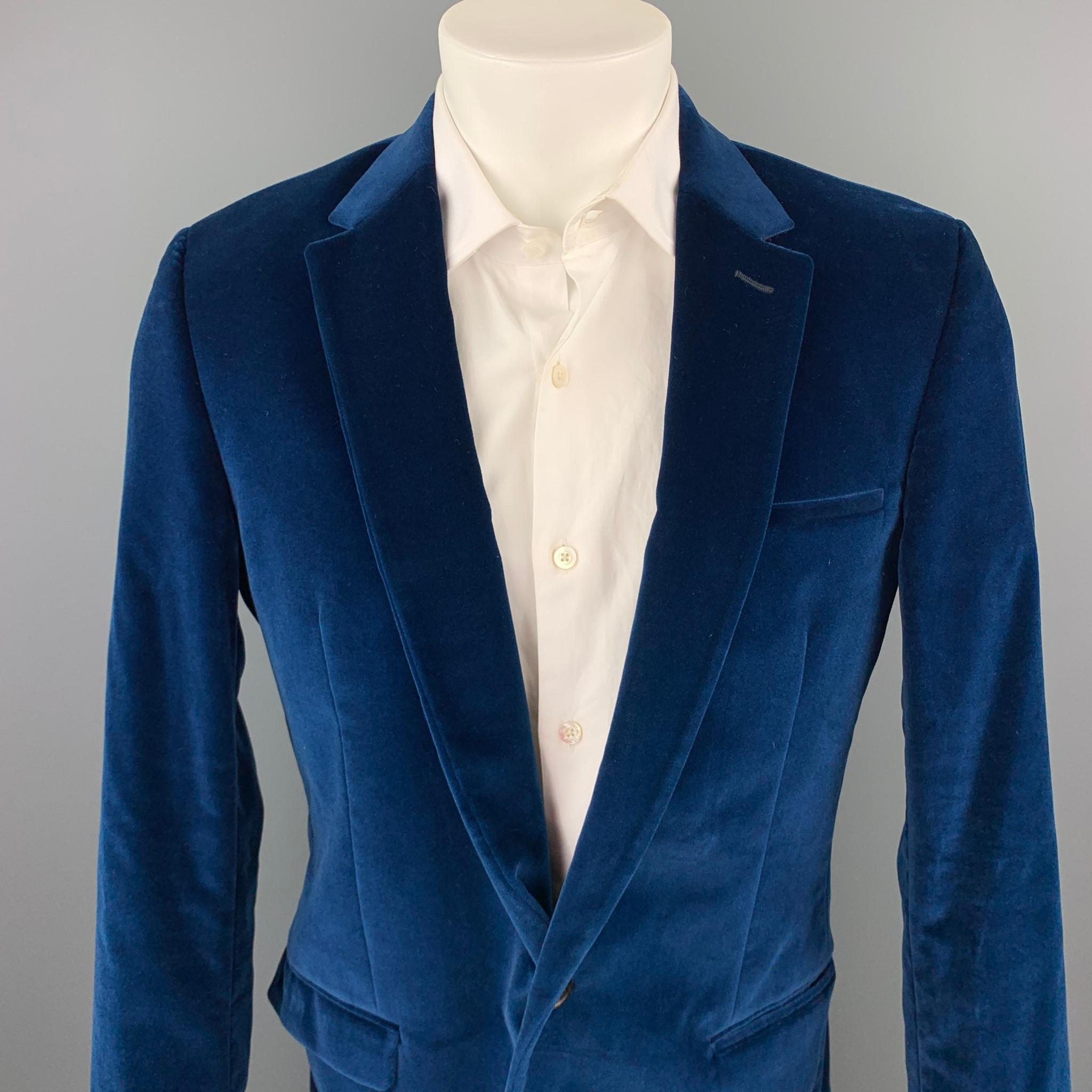 CALVIN KLEIN sport coat comes in a royal blue velvet with a full liner featuring a notch lapel, slit pockets, and a single button closure. Made in Italy.

Excellent Pre-Owned Condition.
Marked: 50/40

Measurements:

Shoulder: 18 in. 
Chest: 40 in.