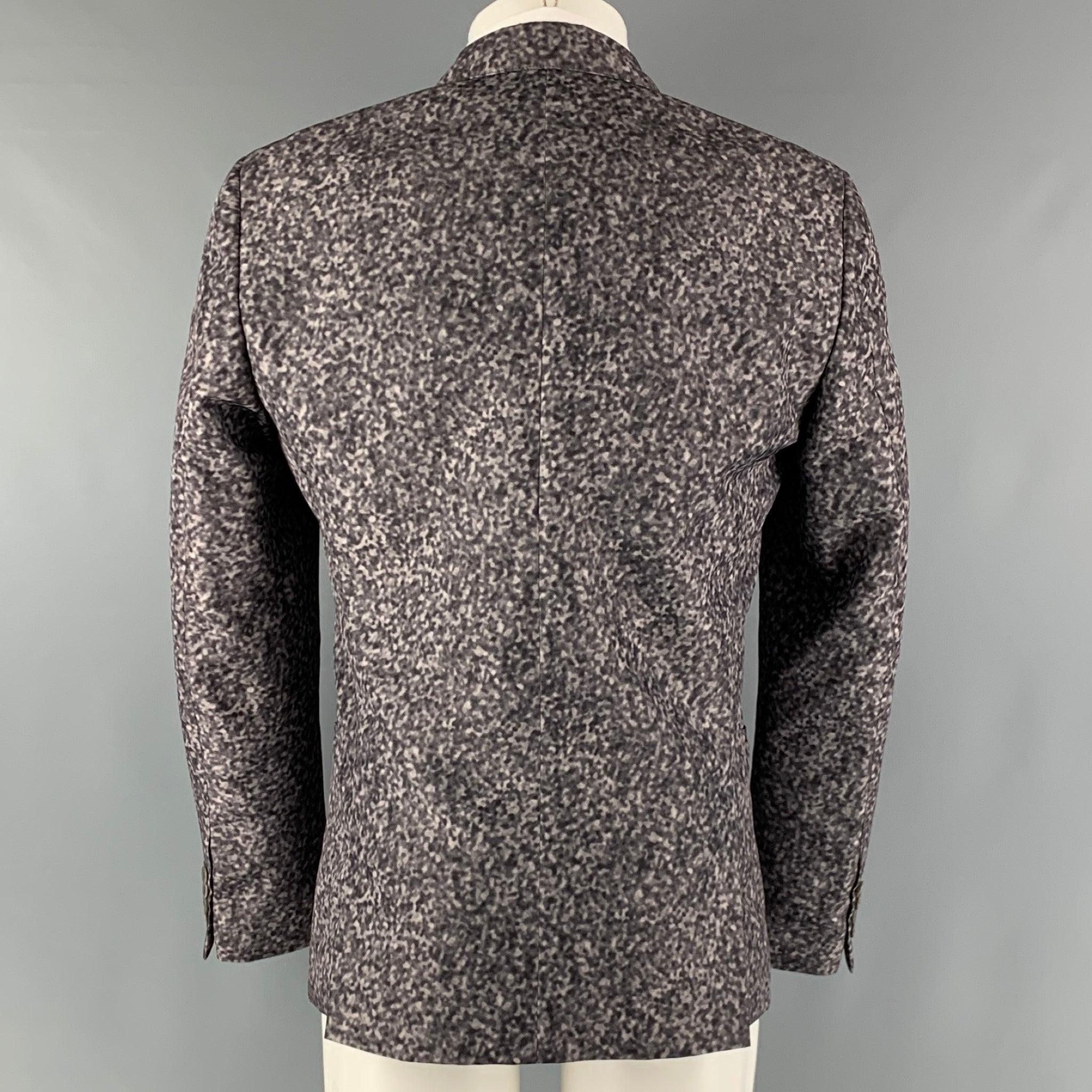 CALVIN KLEIN « COLLECTION » - Manteau de sport gris olive abstrait en polyester, taille 42 Pour hommes en vente