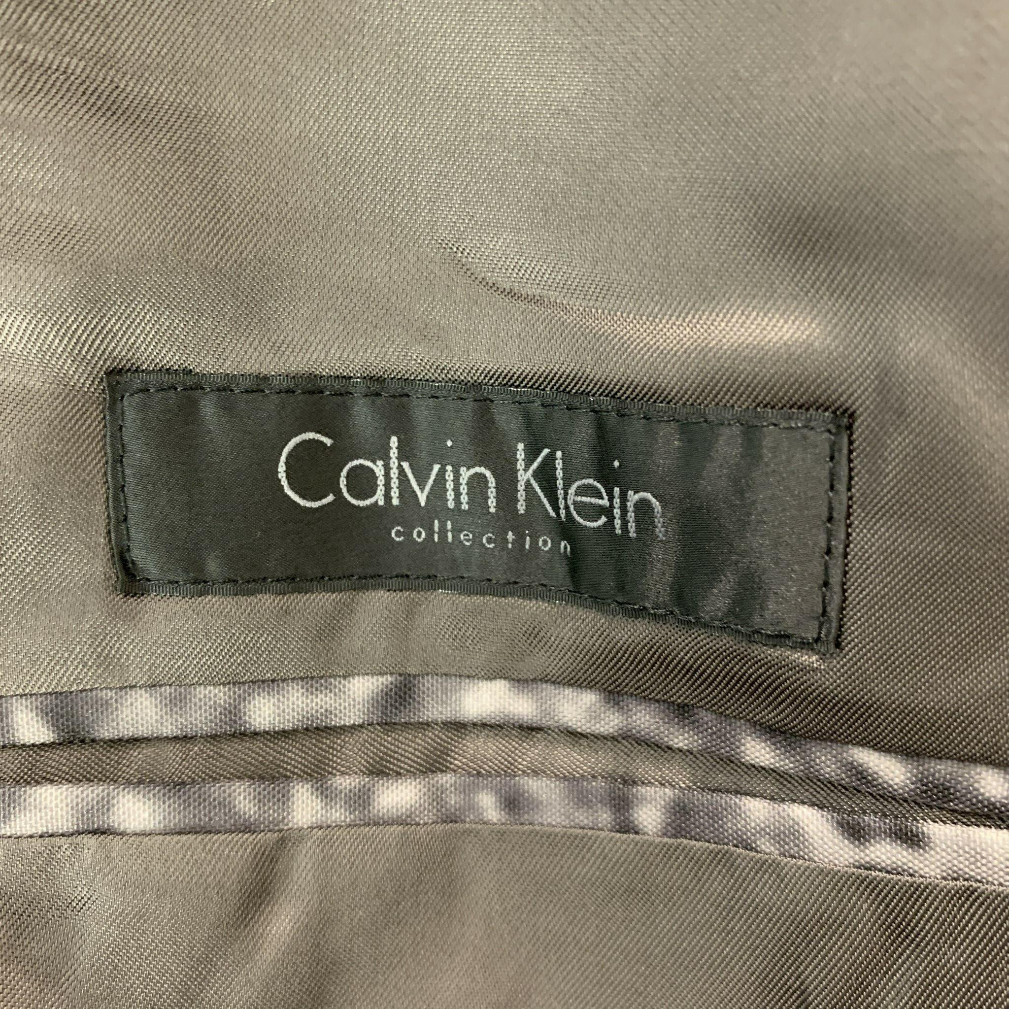 CALVIN KLEIN 'COLLECTION' Size 42 Grey Olive Abstract Polyester Sport Coat For Sale 1
