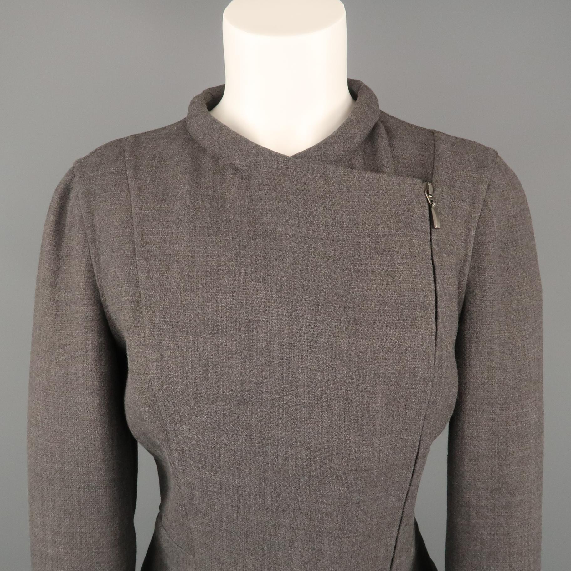 CALVIN KLEIN COLLECTION jacket comes in heather gray wool blend fabric with a round collarless neckline, long sleeves, and an asymmetrical double breasted zip closure front. Made in Italy.
 
Excellent Pre-Owned Condition.
Marked: 8 / 44
