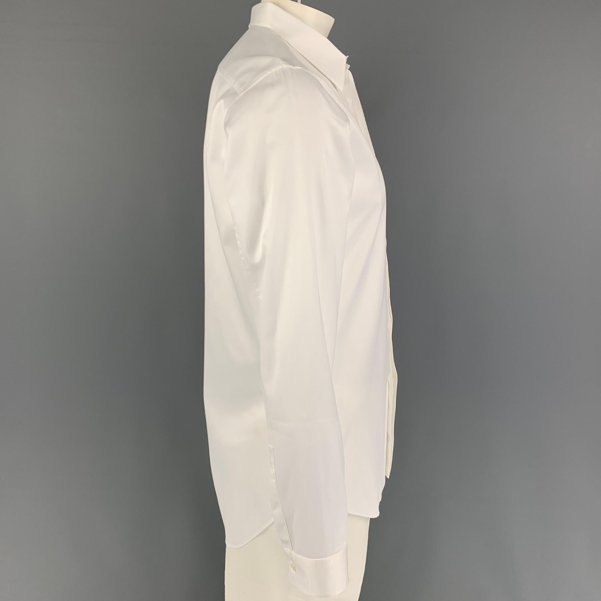 CALVIN KLEIN COLLECTION long sleeve shirt comes in a white cotton featuring a spread collar and a hidden placket closure. Made in Italy.

New With Tags. 
Marked: XL

Measurements:

Shoulder: 18 in.
Chest: 42 in.
Sleeve: 27.5 in.
Length: 33 in. 