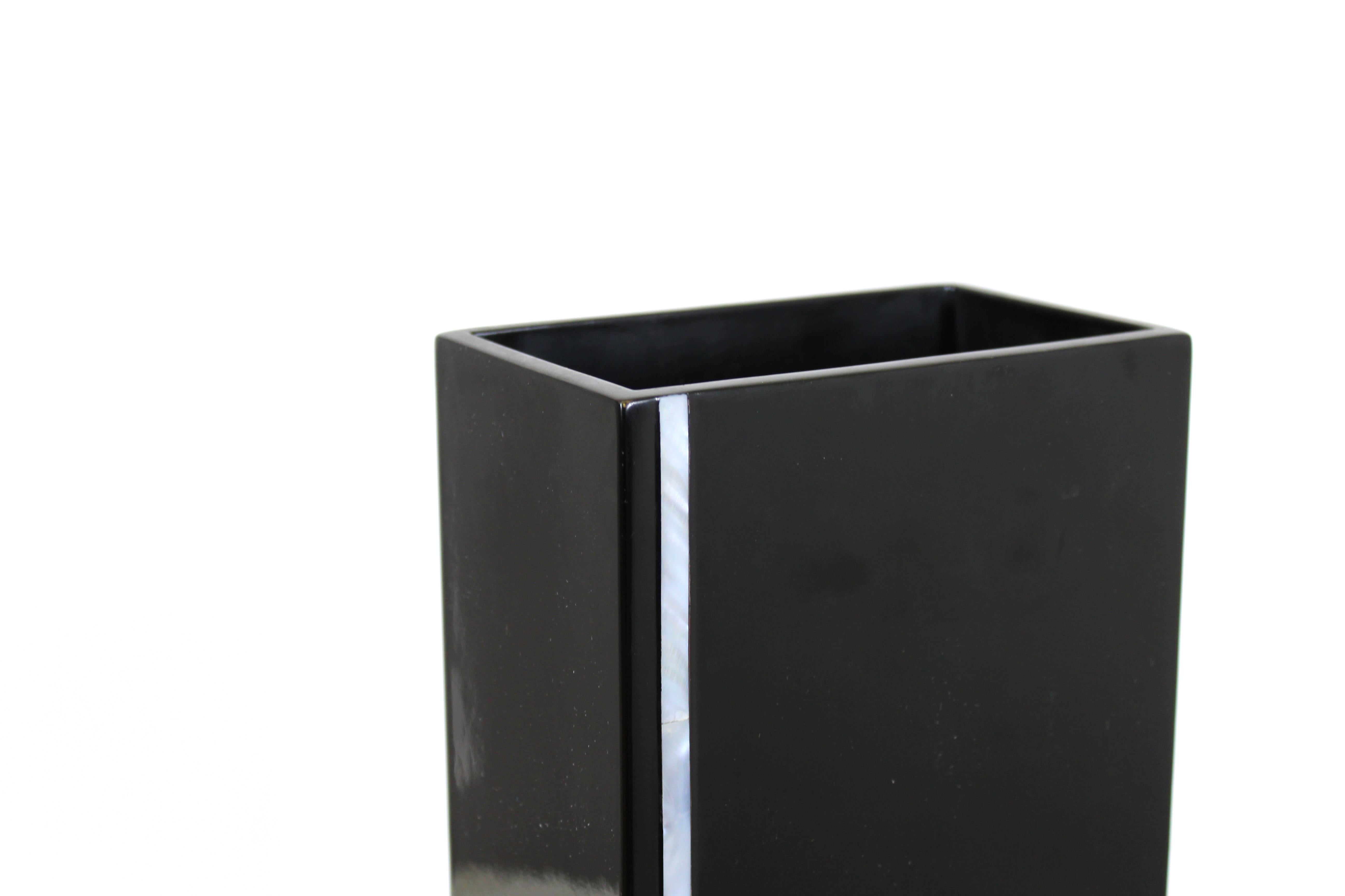 Calvin Klein Modern Black Lacquer Vase In Good Condition For Sale In New York, NY
