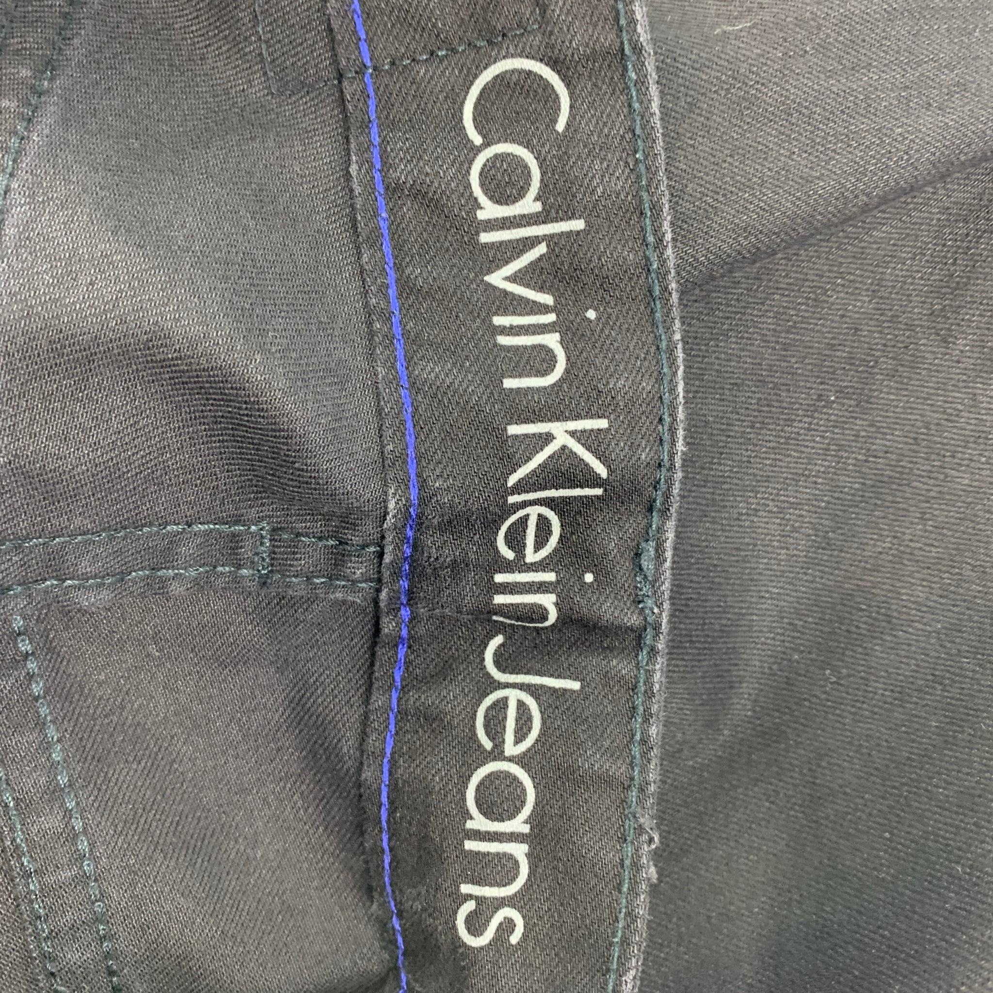 CALVIN KLEIN Jean slim en coton noir à fermeture éclair taille 31 en vente 2