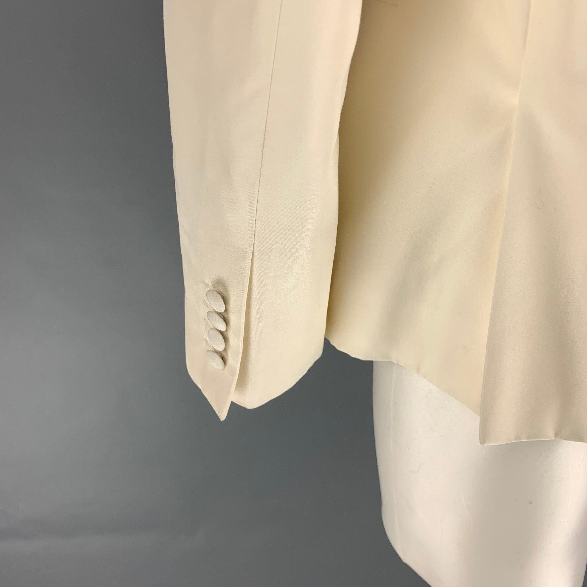 CALVIN KLEIN - Manteau de sport blanc cassé en soie avec revers à pointe, taille 40 en vente 2