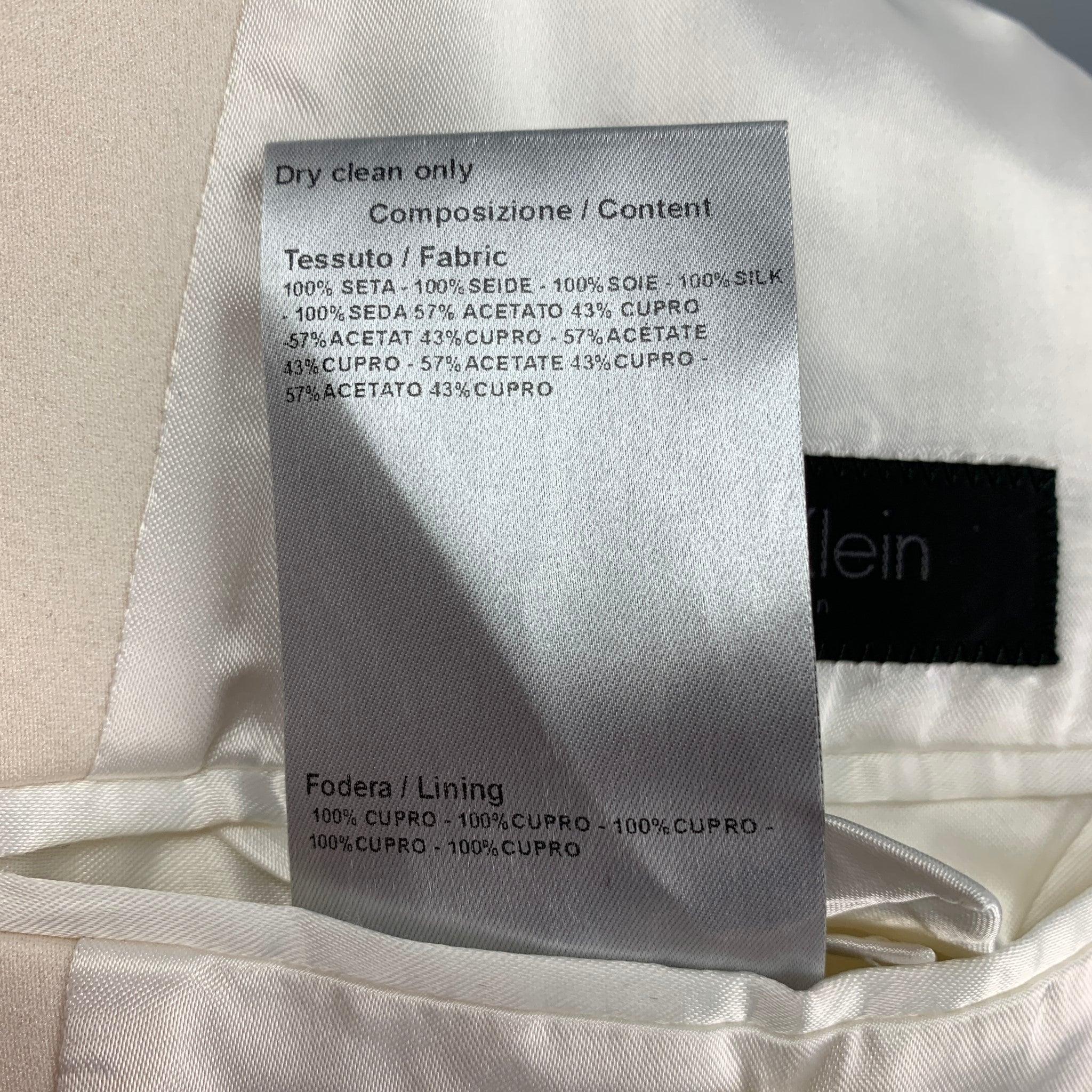 CALVIN KLEIN - Manteau de sport blanc cassé en soie avec revers à pointe, taille 40 en vente 3
